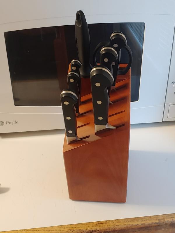 That is a 2.5 cu ft convection behind them