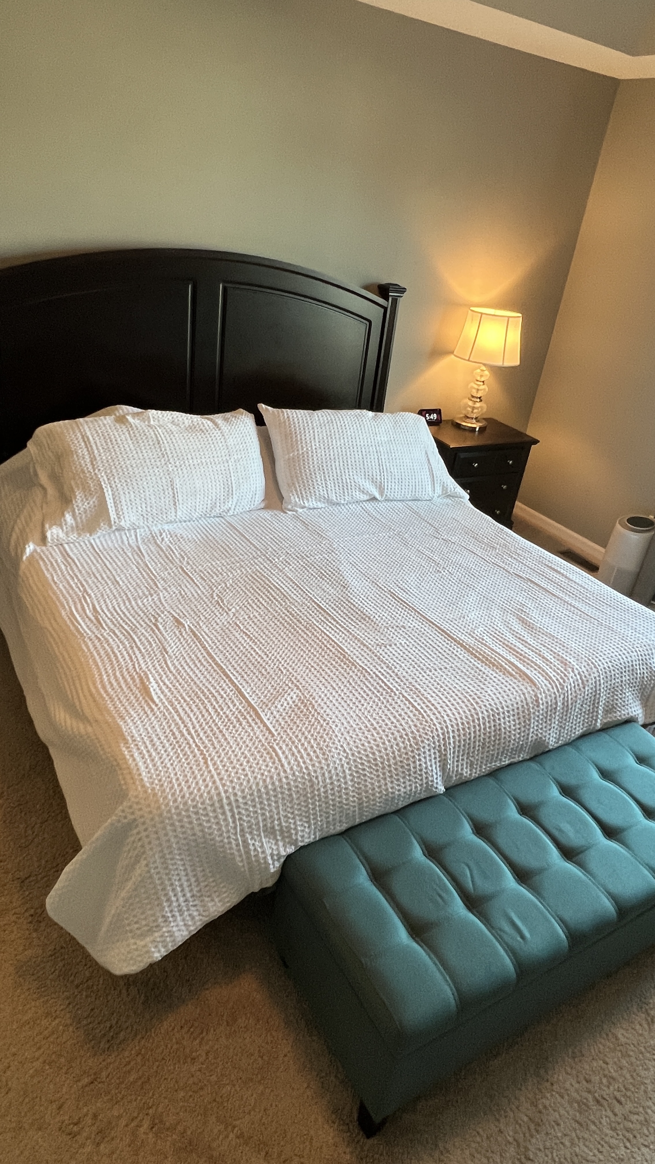 Here is a photo of what the set looks like on the bed but I do not own a duvet insert to show with the insert inside