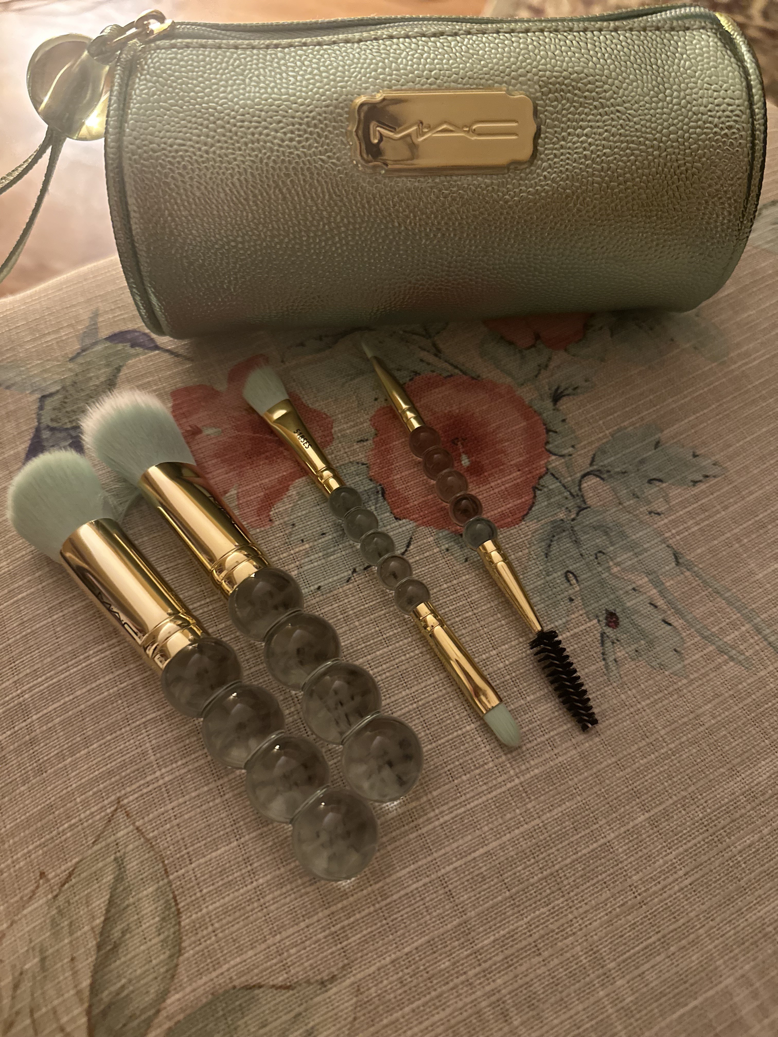 Customer carousel item 1.