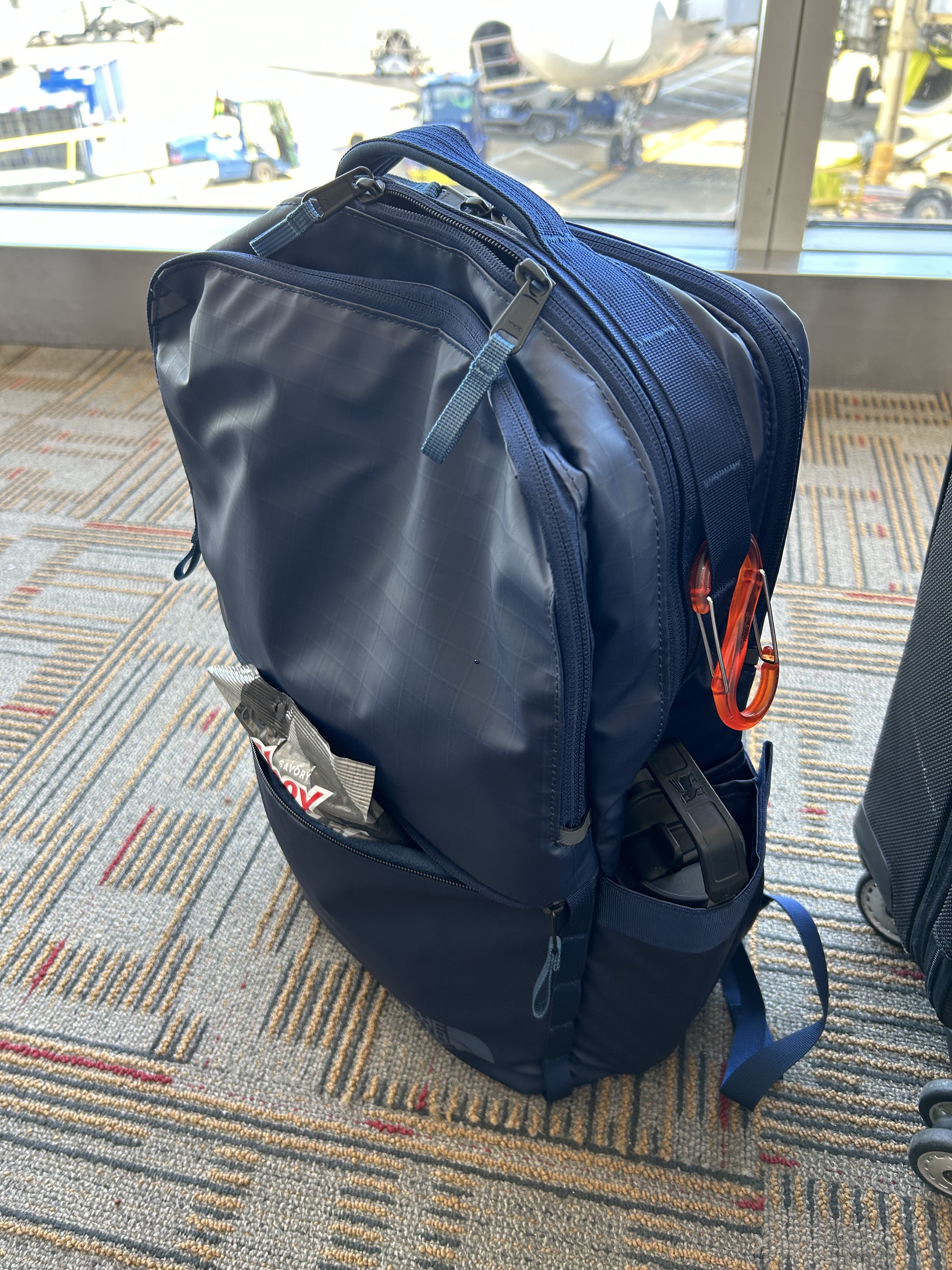 Stands up on its own!