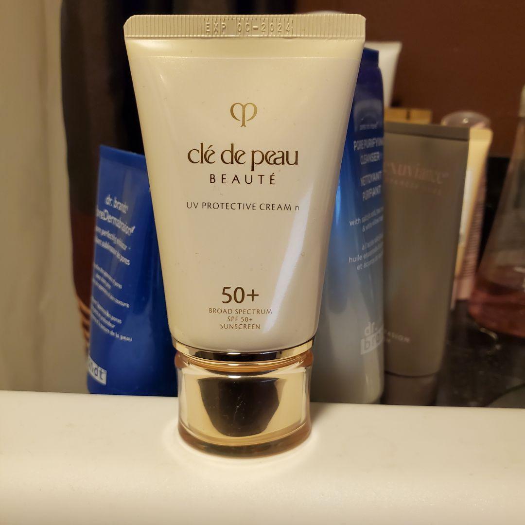 Customer carousel item 12.