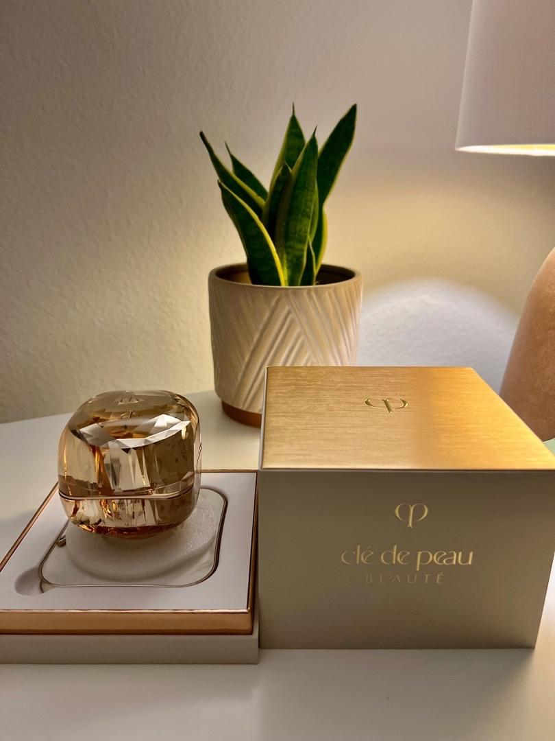 Customer carousel item 12.