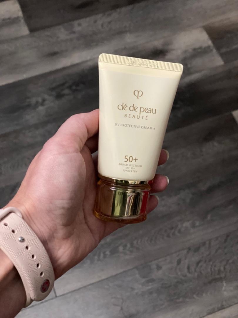 Customer carousel item 12.