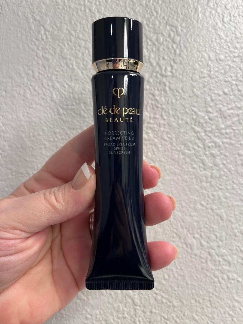 Customer carousel item 12.