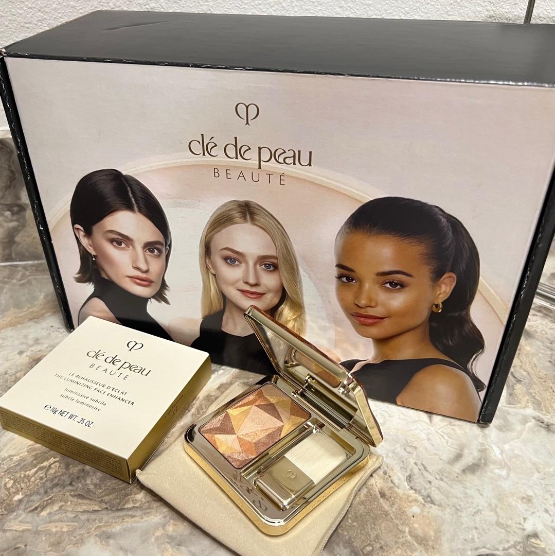 Customer carousel item 9.