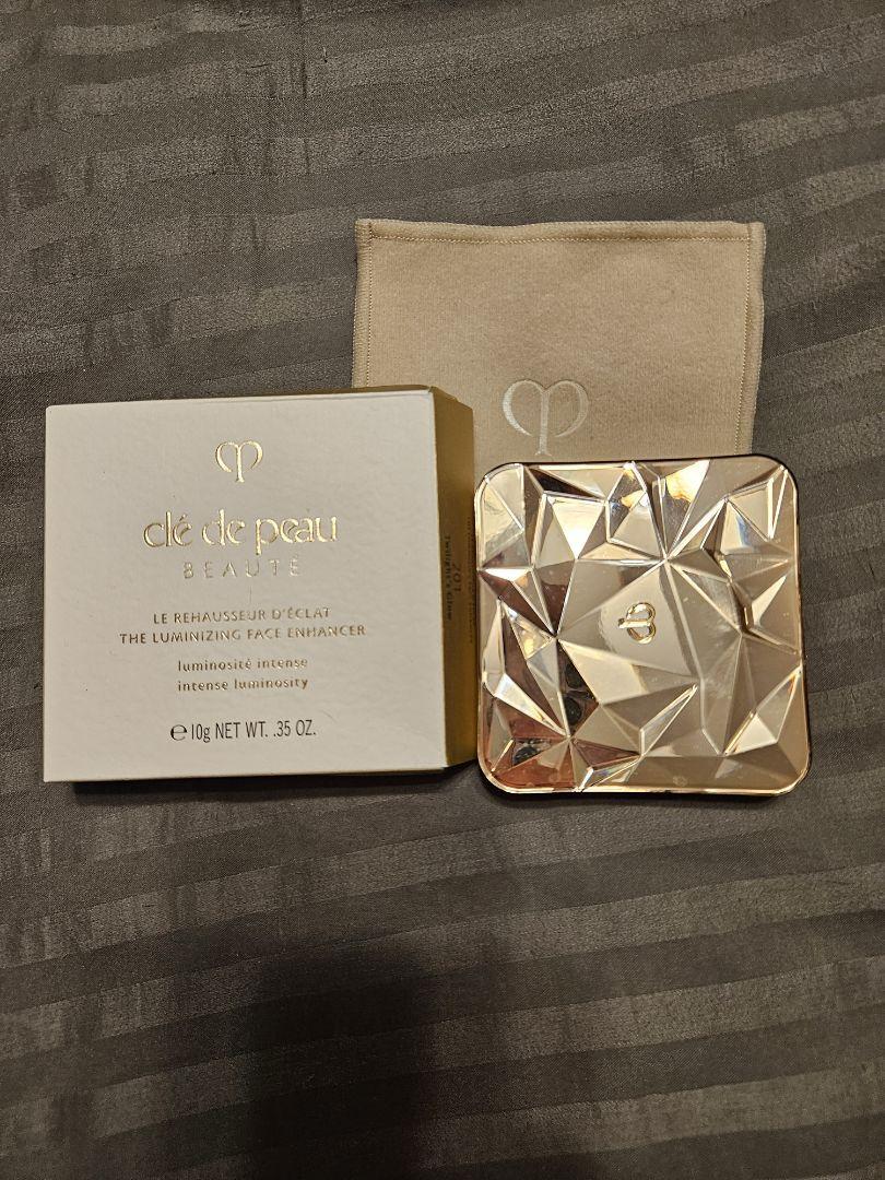 Customer carousel item 12.