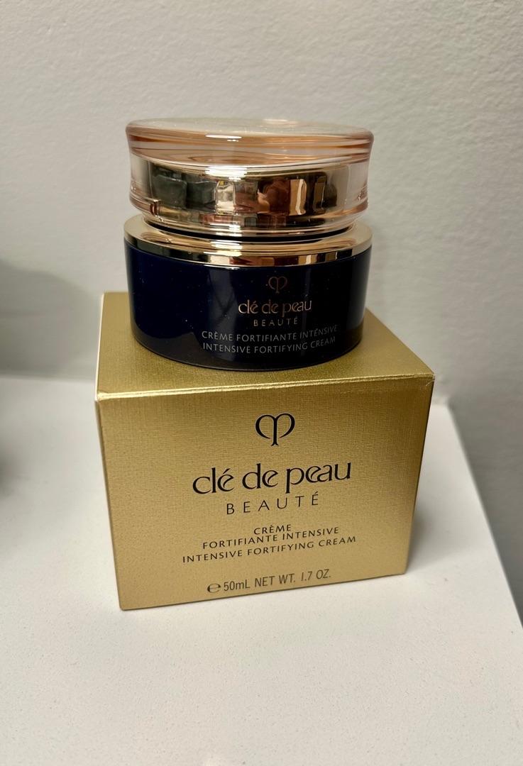 Customer carousel item 7.