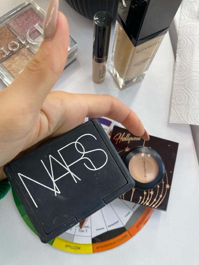 Customer carousel item 9.