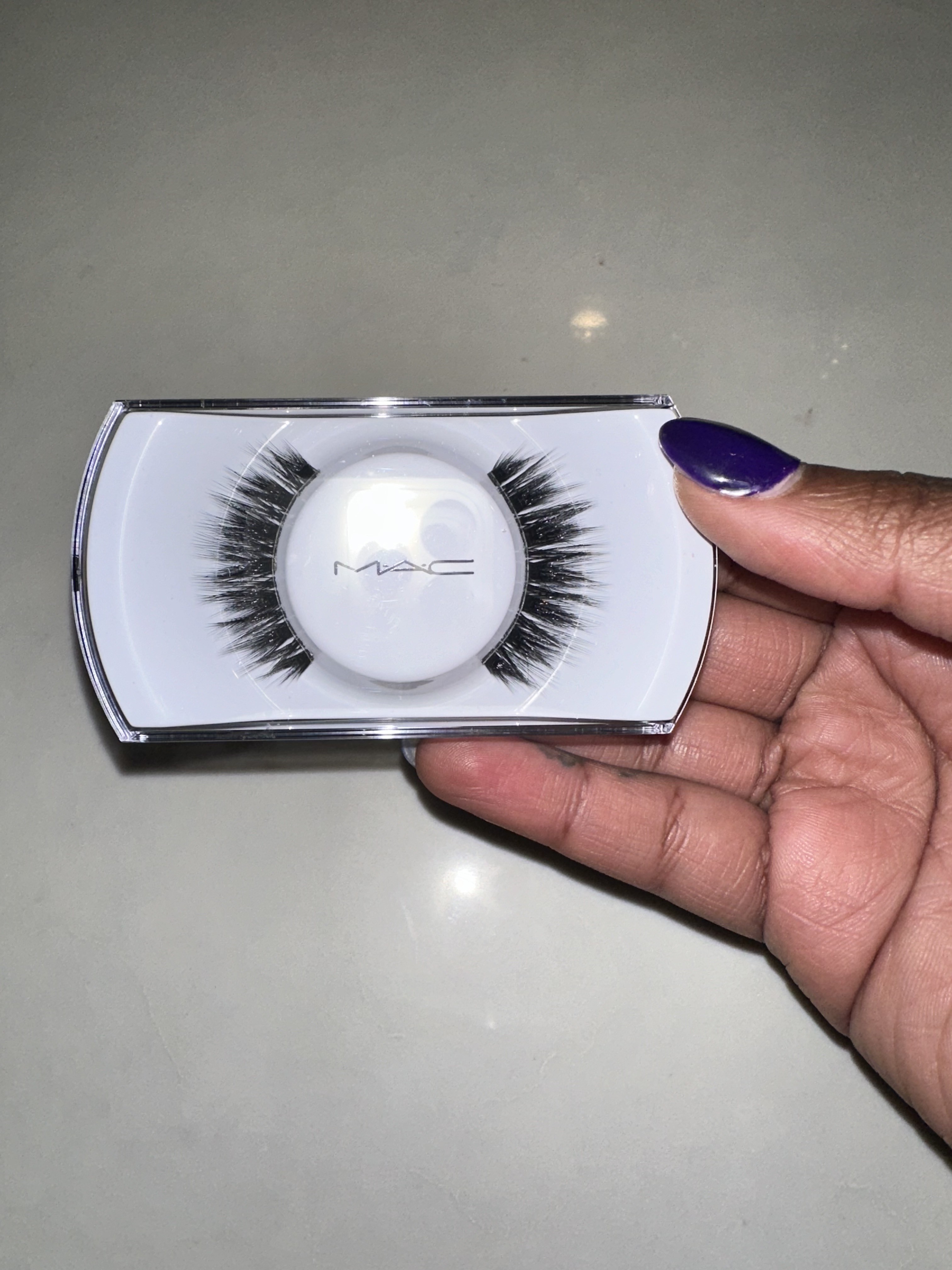 Nice and sleek packaging! Could potentially be doubled as lash storage for traveling or safely storing lashes