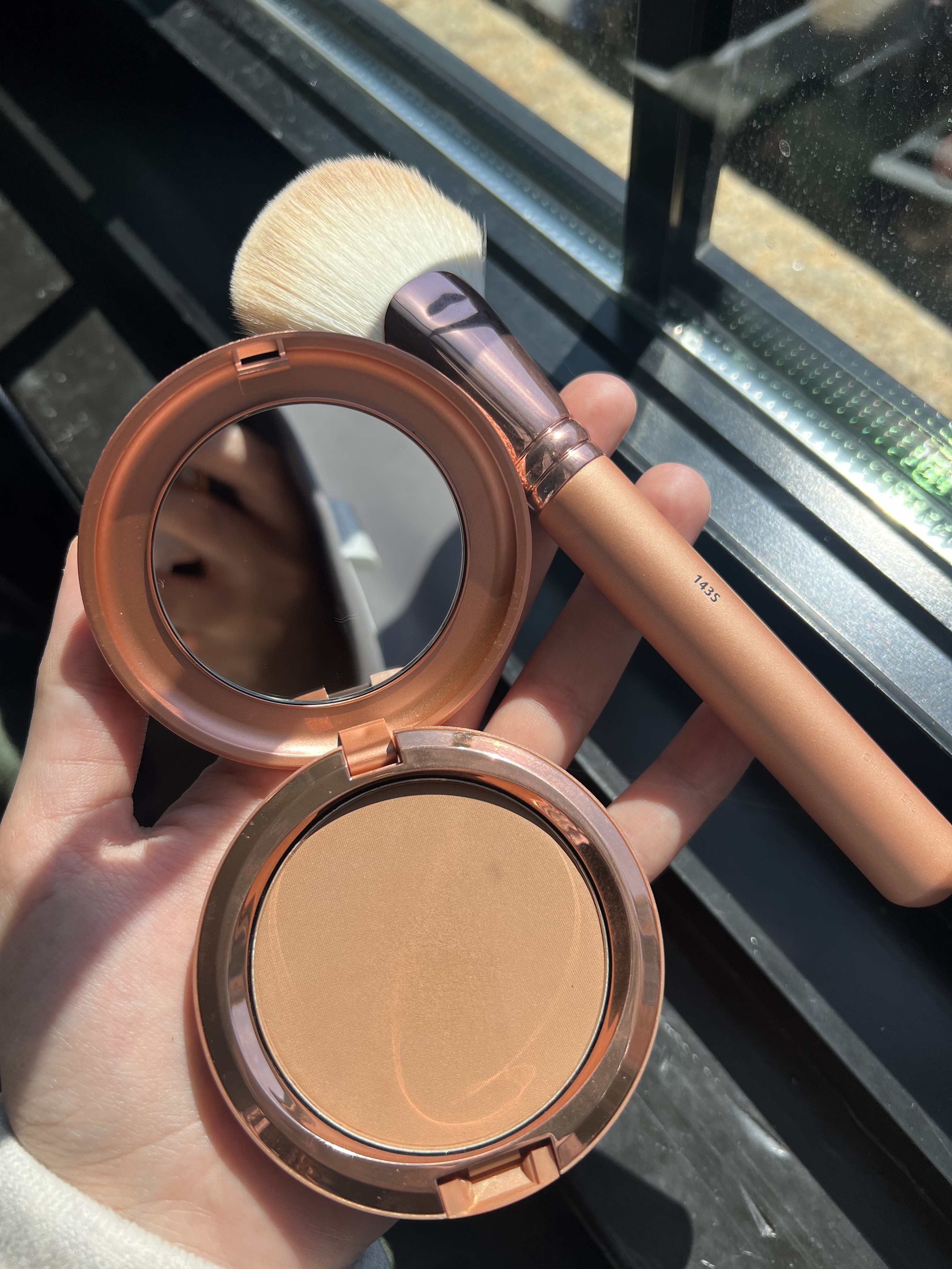 MAC 143S Bronzer Fan Brush