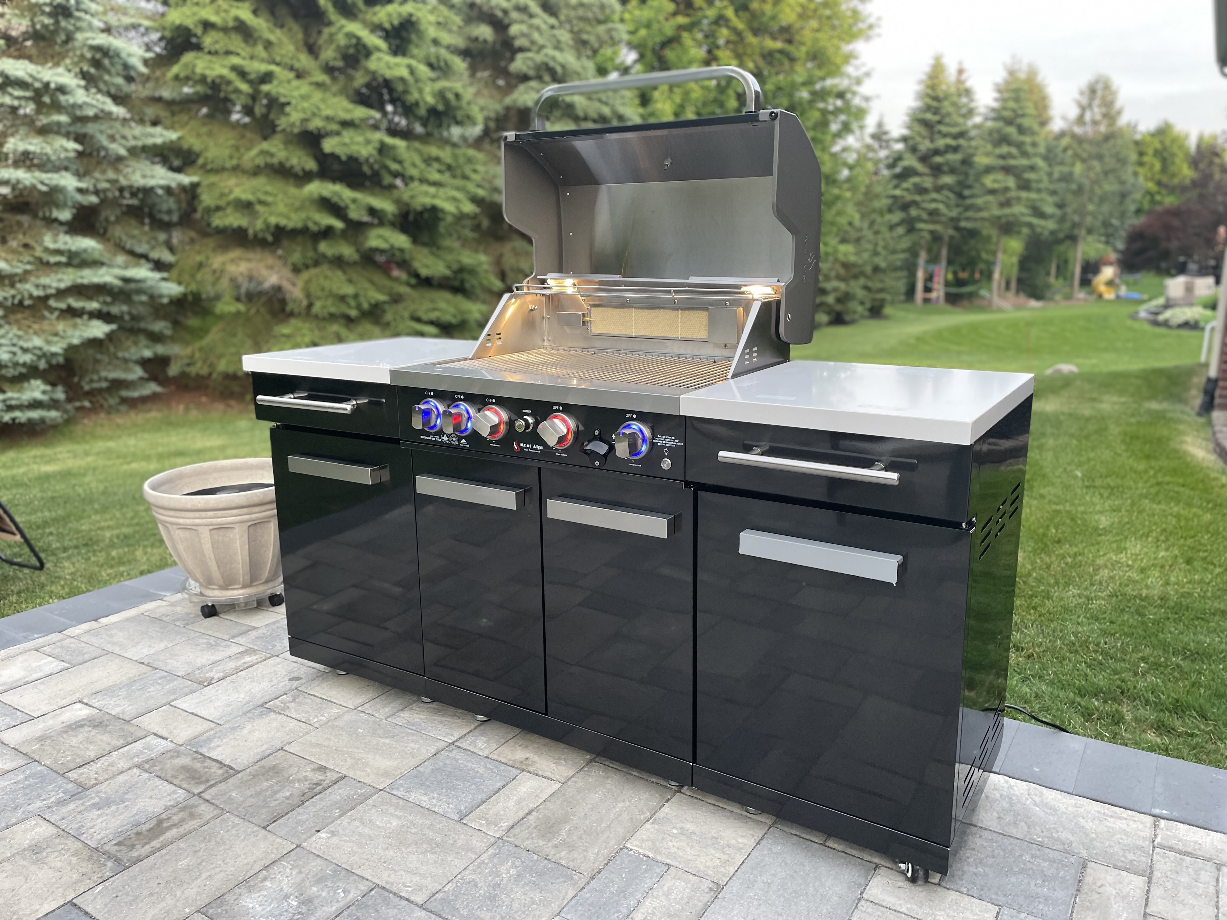 Mont Alpi 6 Ft Natural Gas Outdoor Kitchen Island in Black Mont Alpi 6 Ft Natural Gas Outdoor Kitchen Island in Black