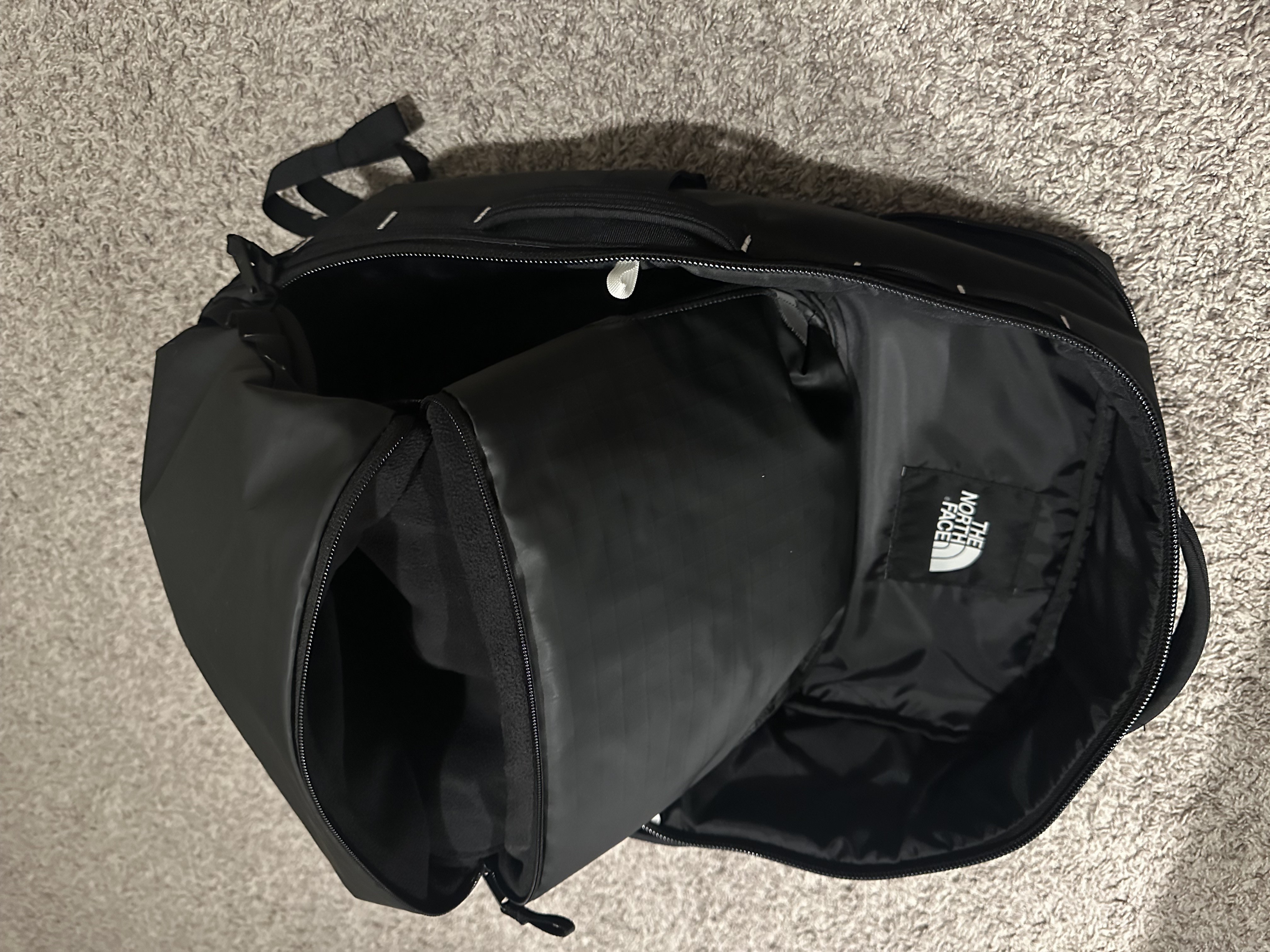 Drying out internal fleece on bottom external pocket