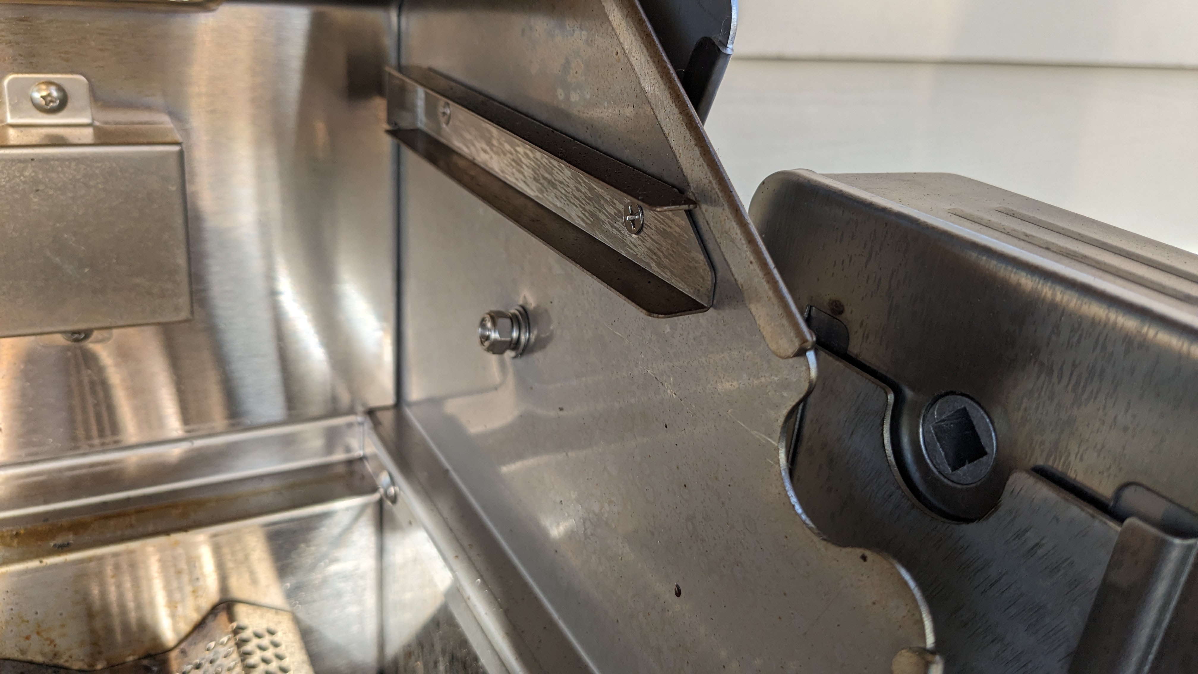 I initially thought that the bolts were not tightened correctly, but they were. It is just a very poor design and build quality.