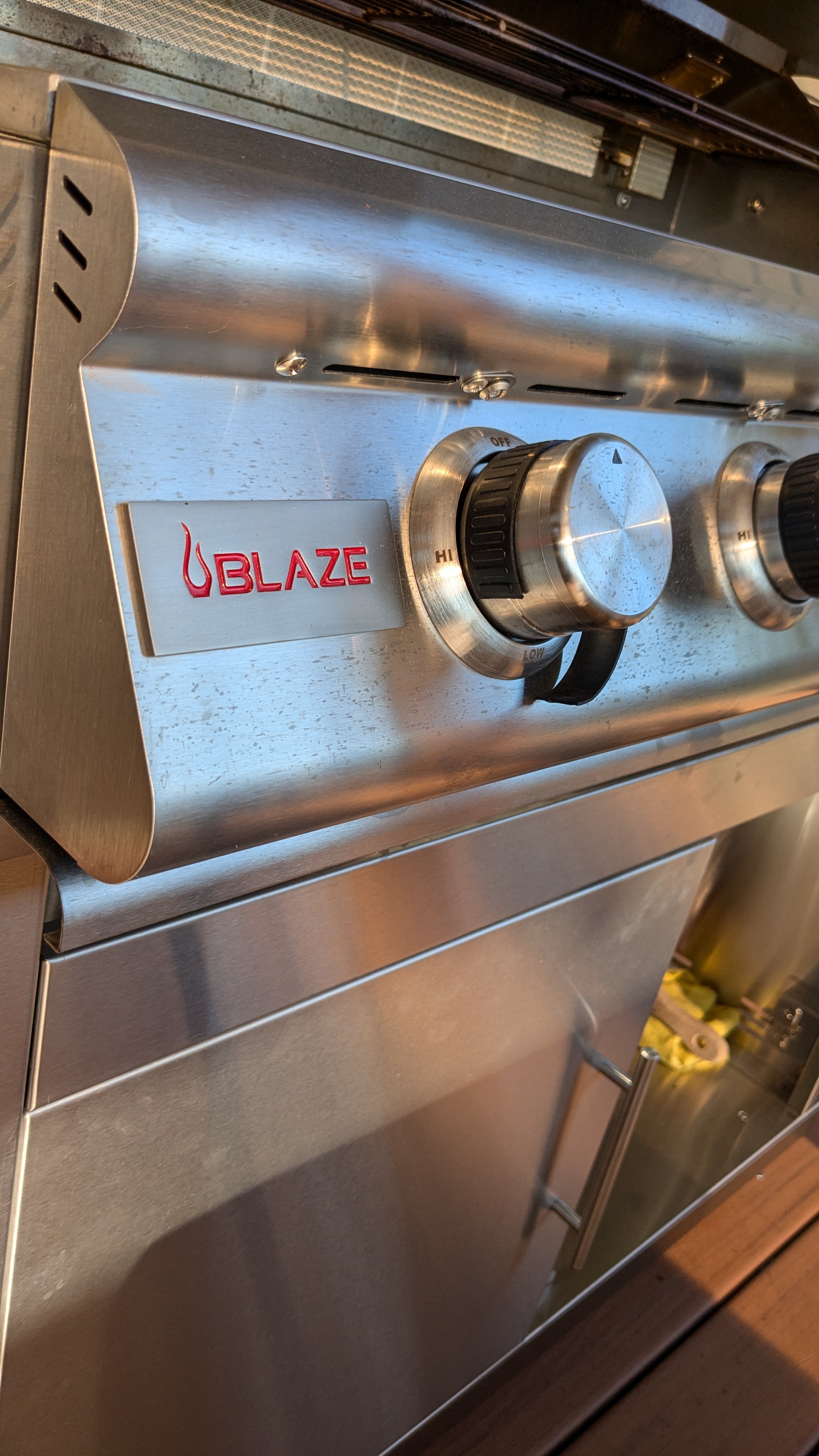 If a component as simple as the rubber handle on the knobs falls apart after less than month of usage, I dread for what will happen to this grill as time goes by.