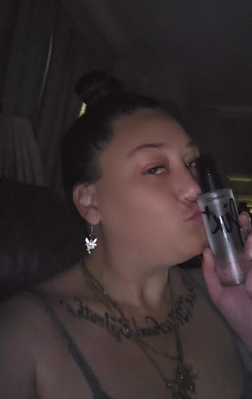 Bed time, I used a total of four sprays twice today. It sprays a generous amount I just hold it quite far from my face, I used ot before putting my make up on and after, and then later sprayed twice, and around 4 p.m. sprayed for 2 more times.