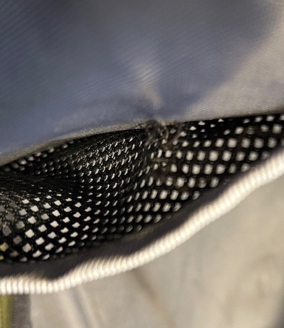 interior mesh pocket seam