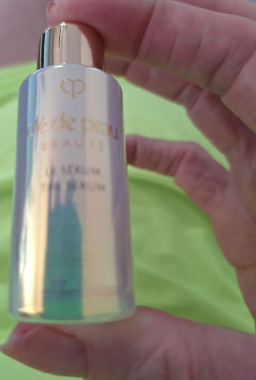 Excellent moisturing skin serum, you have to try to believe it