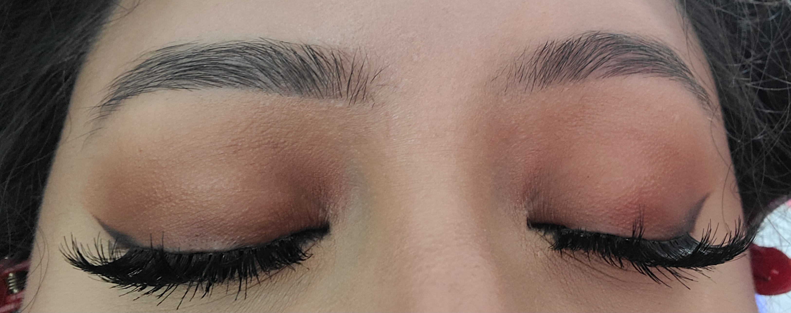 Lash application on both eyes.