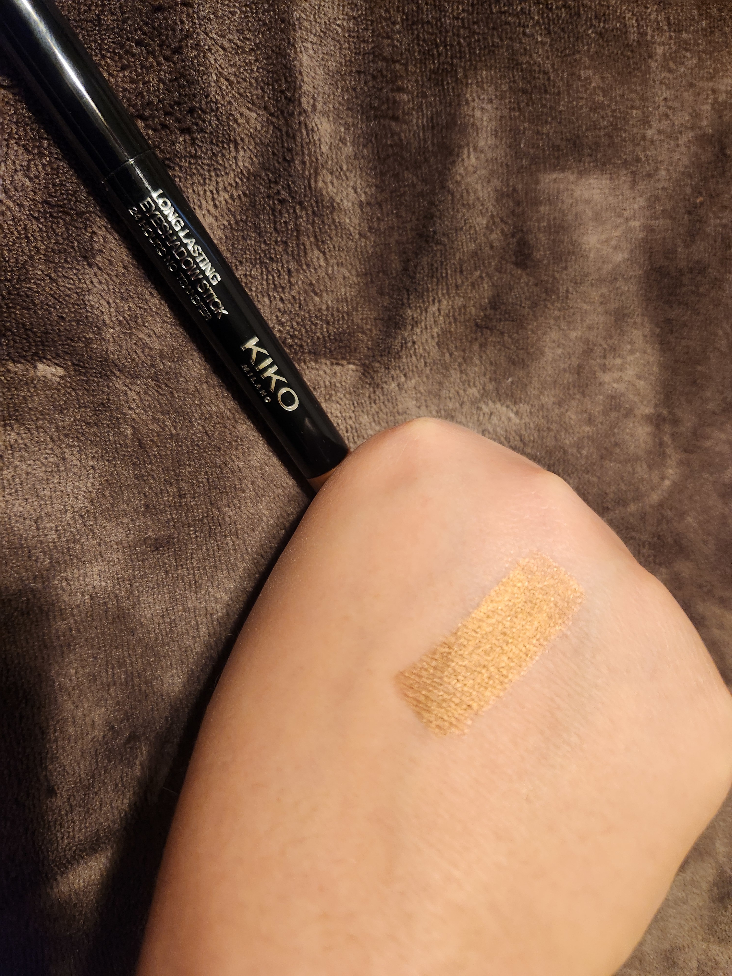 Beautiful color and easy to apply!