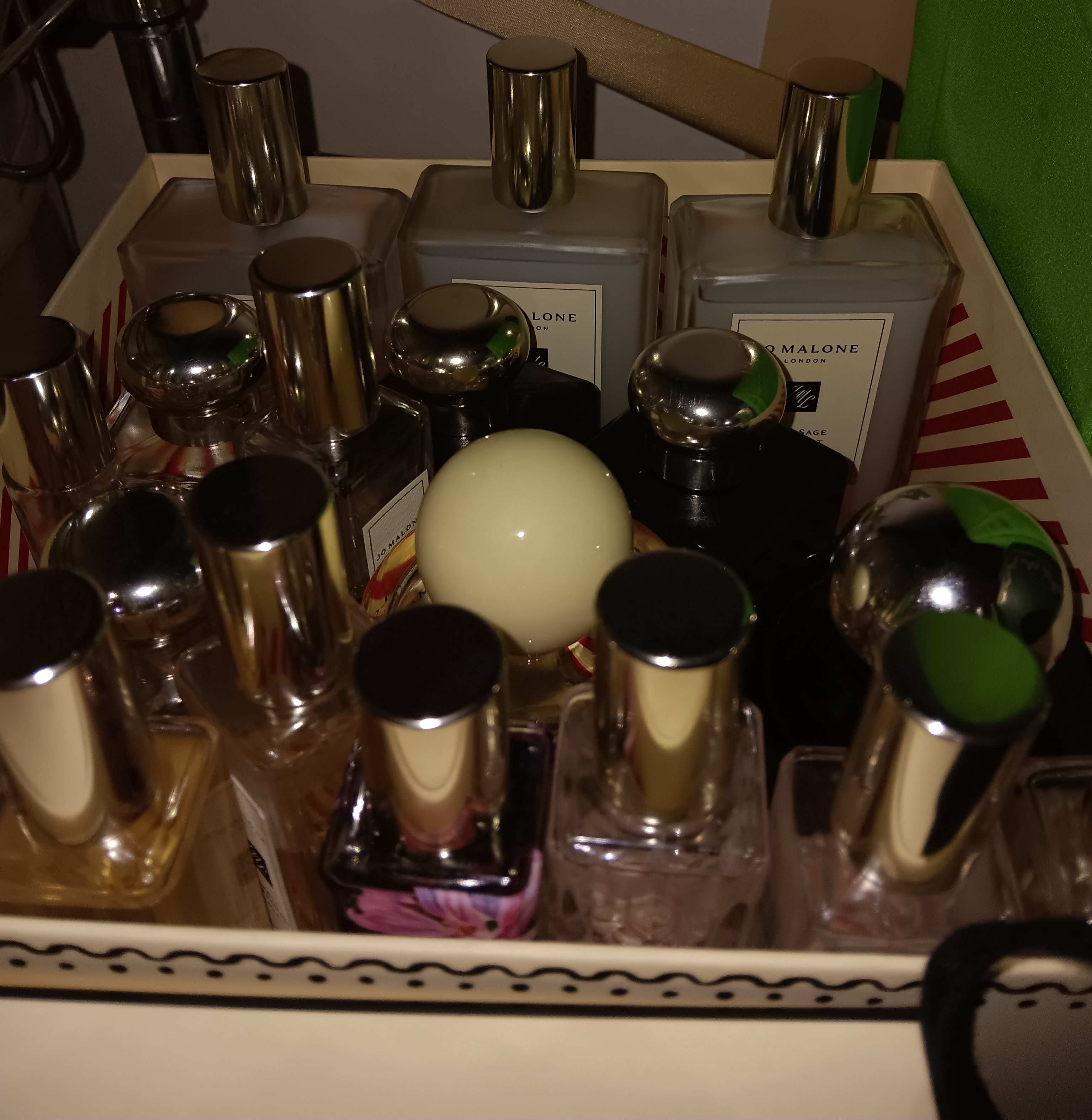 I live the all, woody and floral.