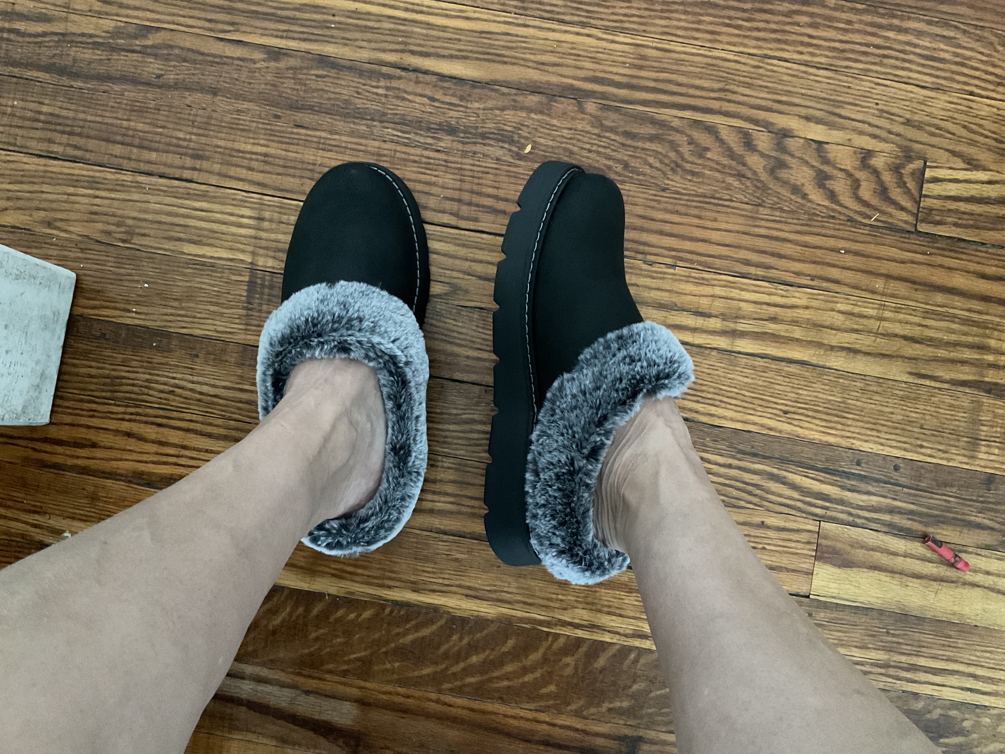 Size:71/2 feels comfy but they're new and still hard to walk