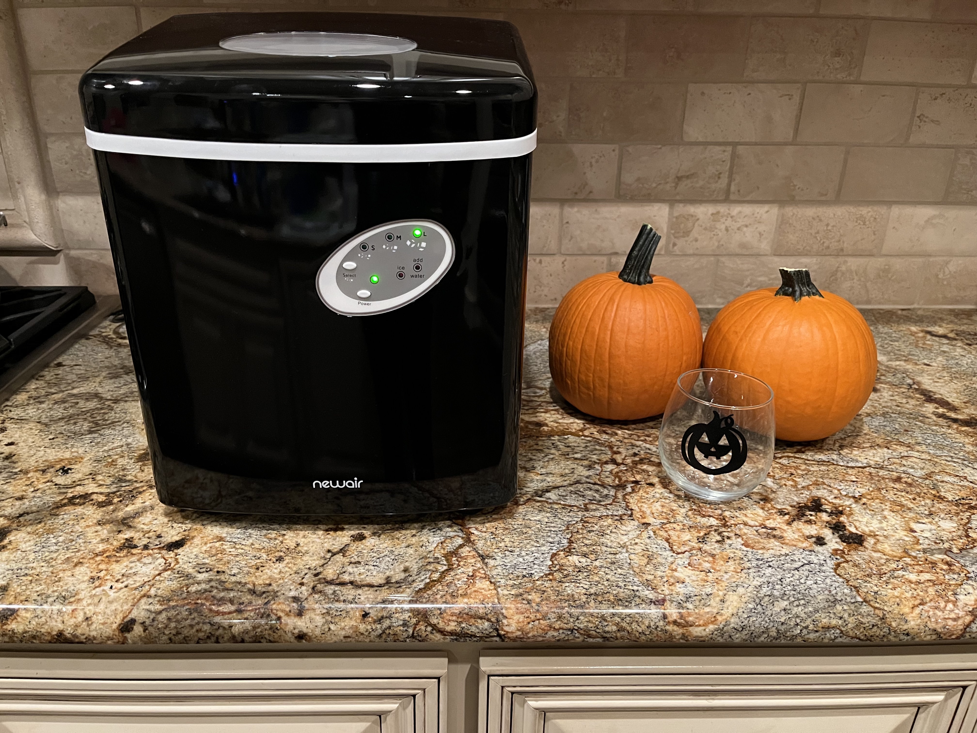 The machine has a sleek design! I love it!