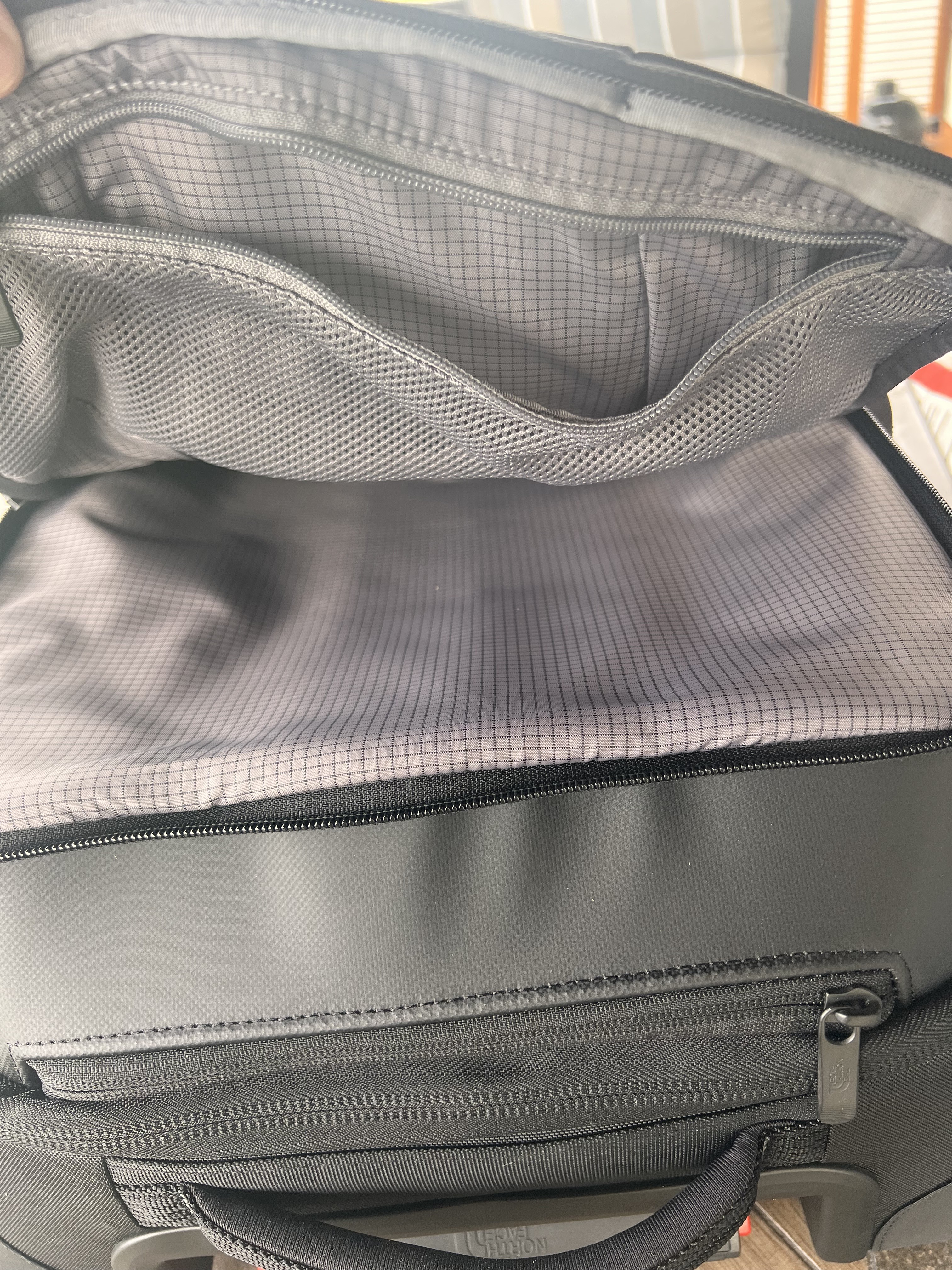 Laptop sleeve with pocket for wires