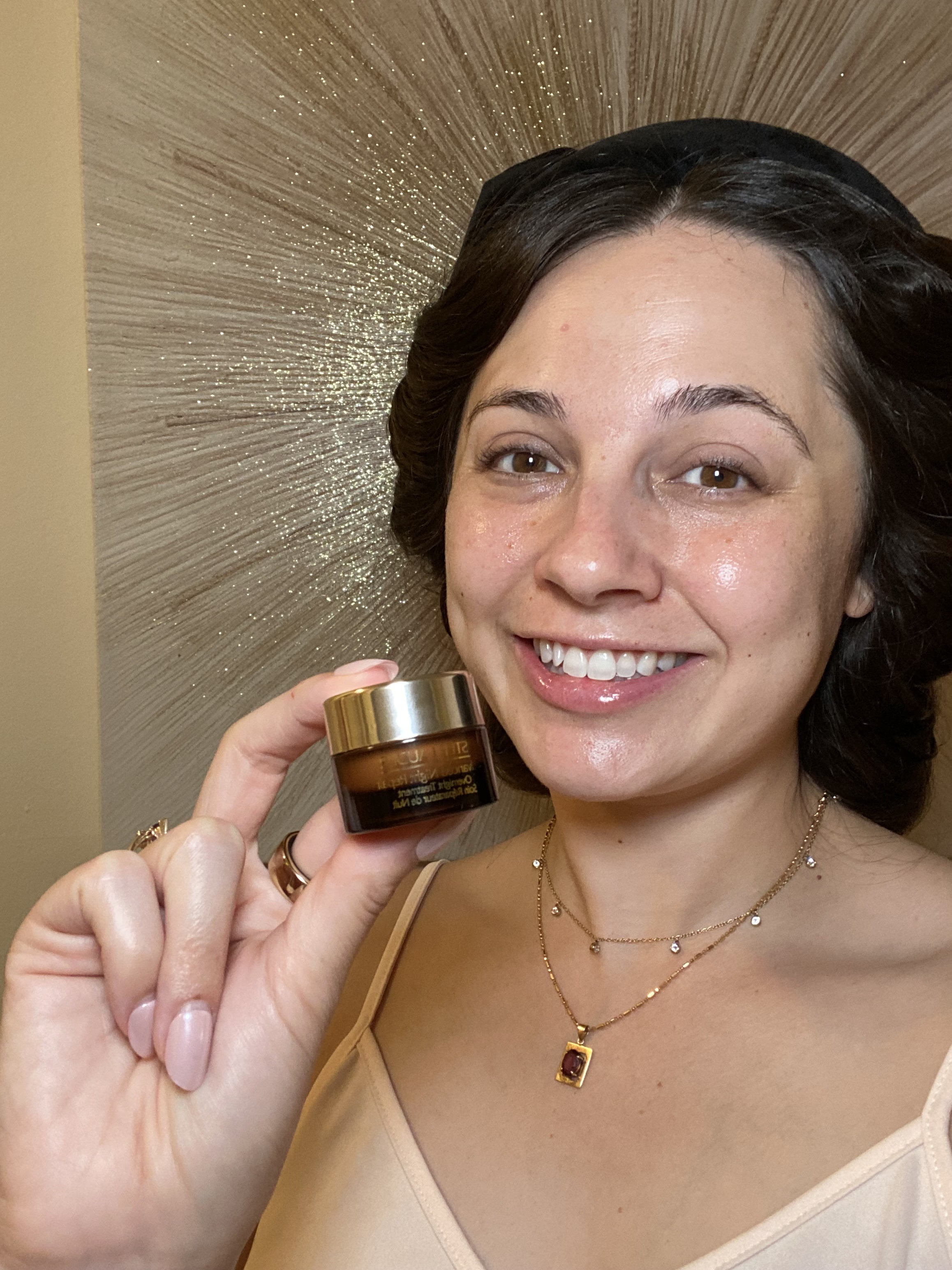 Gives skin satin finish