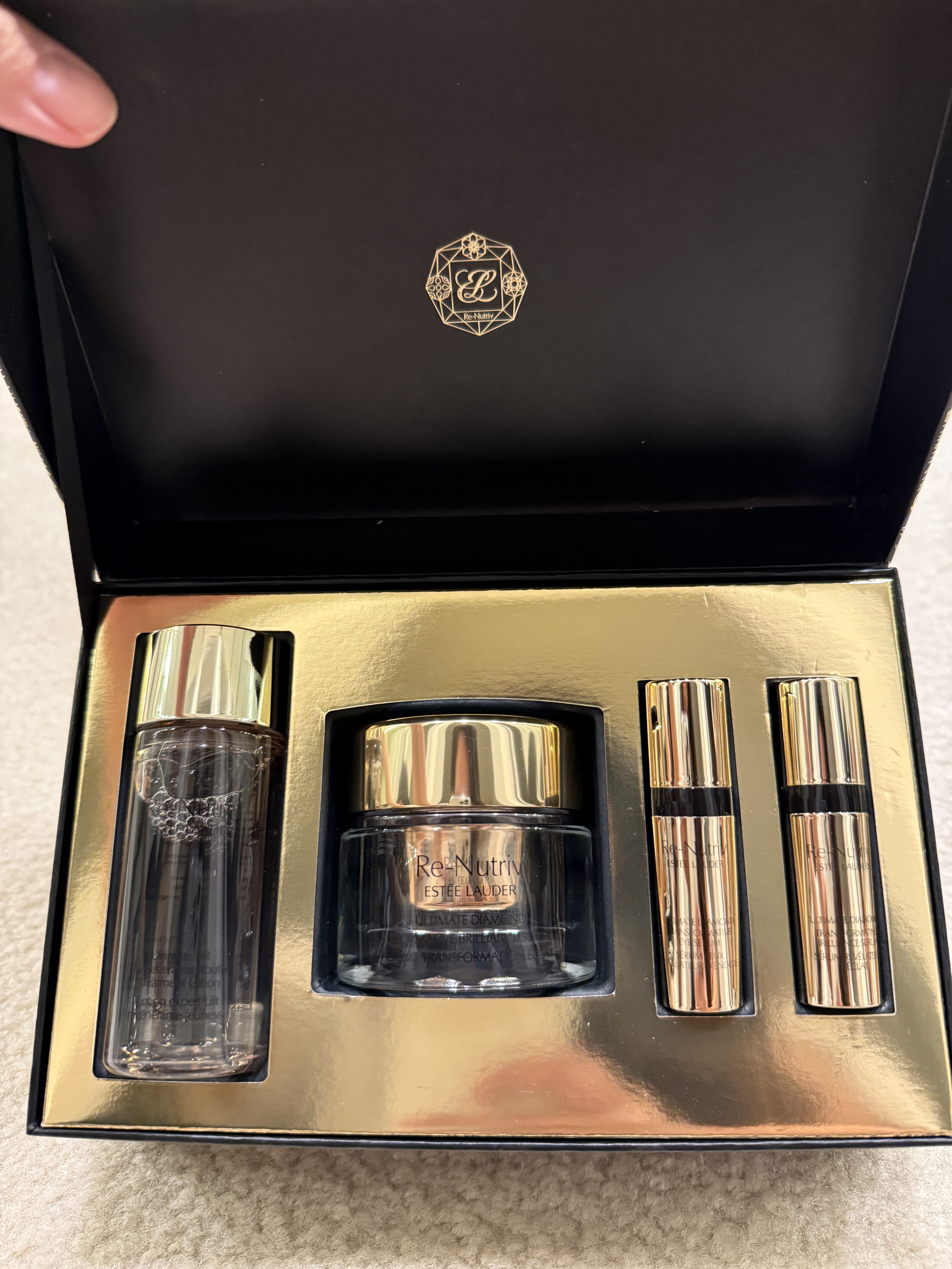 Estée Lauder 4-Pc. Re-Nutriv The Pinnacle of Luxury Skin Care Gift