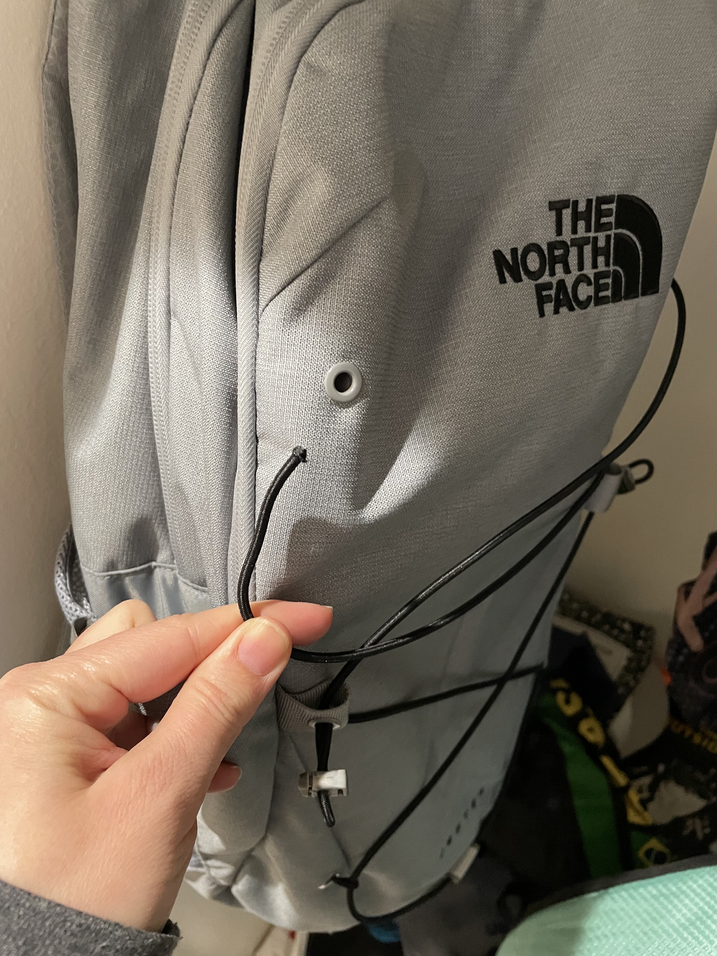 no way to fix this without cutting open the lining on the inside of the bag