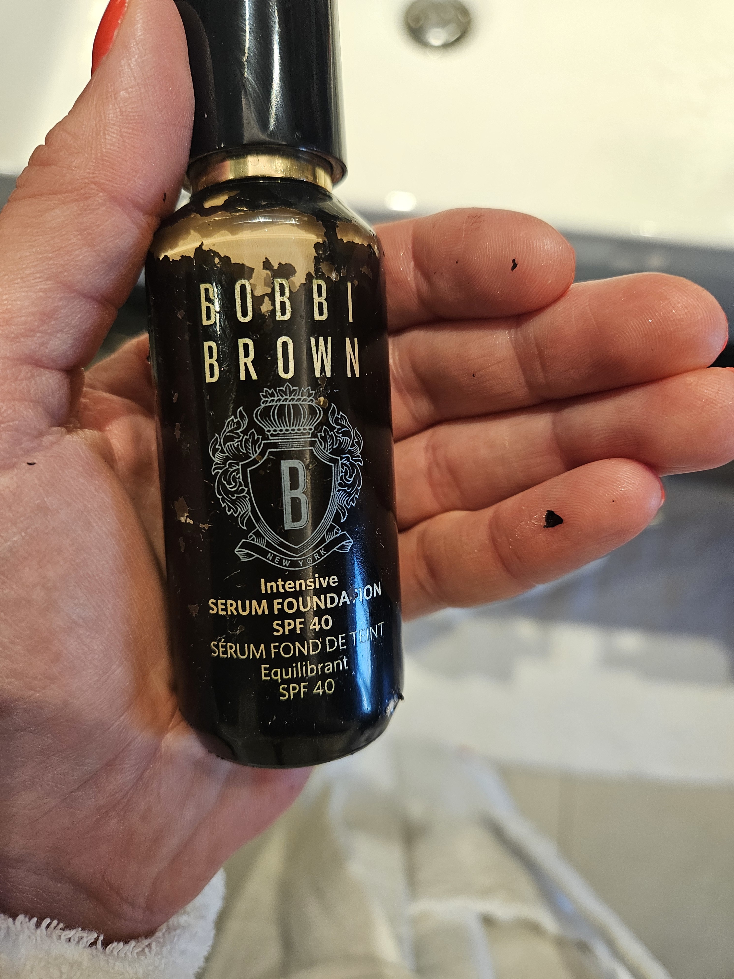 black plastic specks rubbing off the bottle (this is my 2nd bottle from 2 dif stores with this issue)