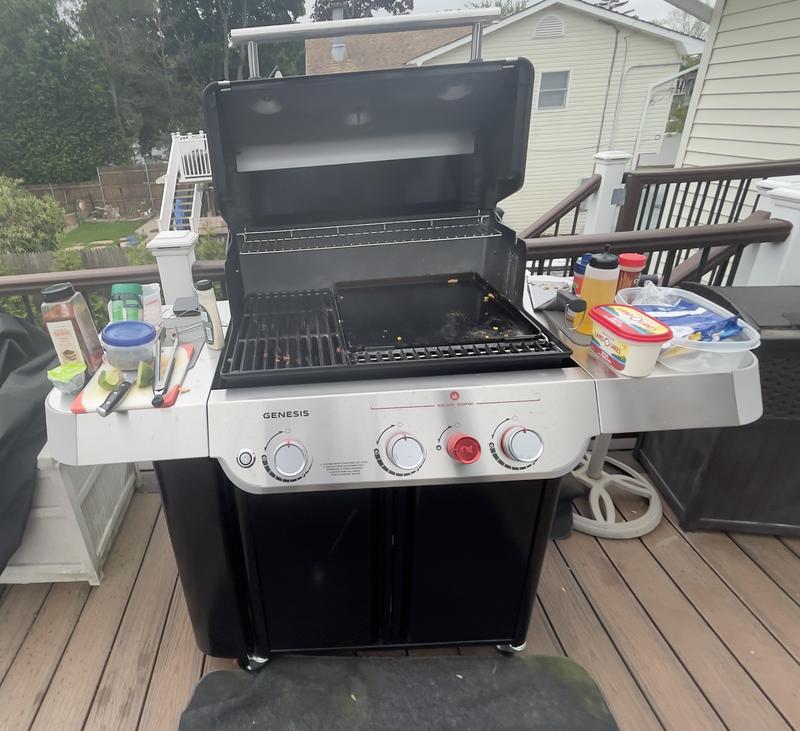lots of space. love the side panel cabinet!