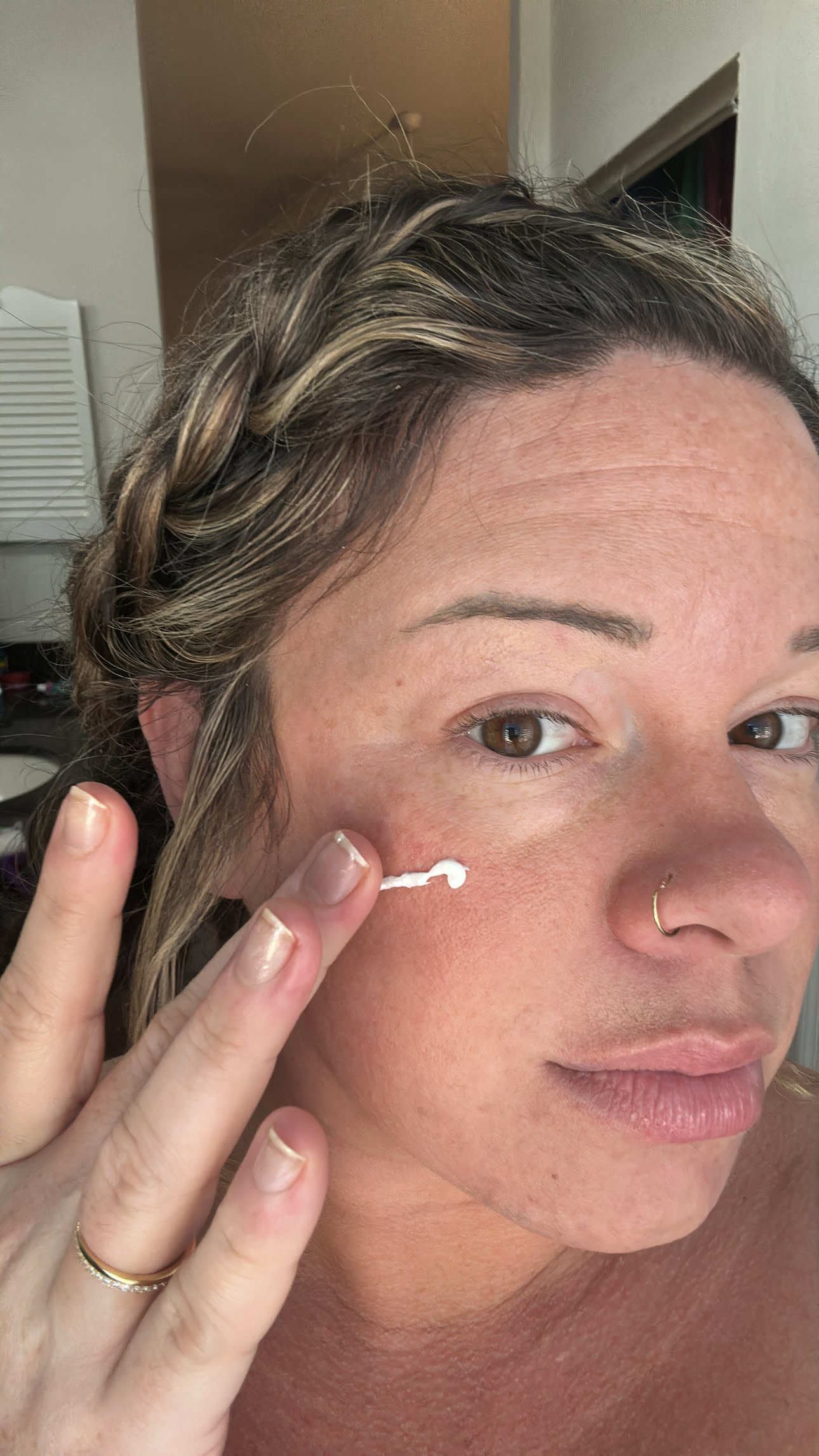 Easy to apply and wear without issues