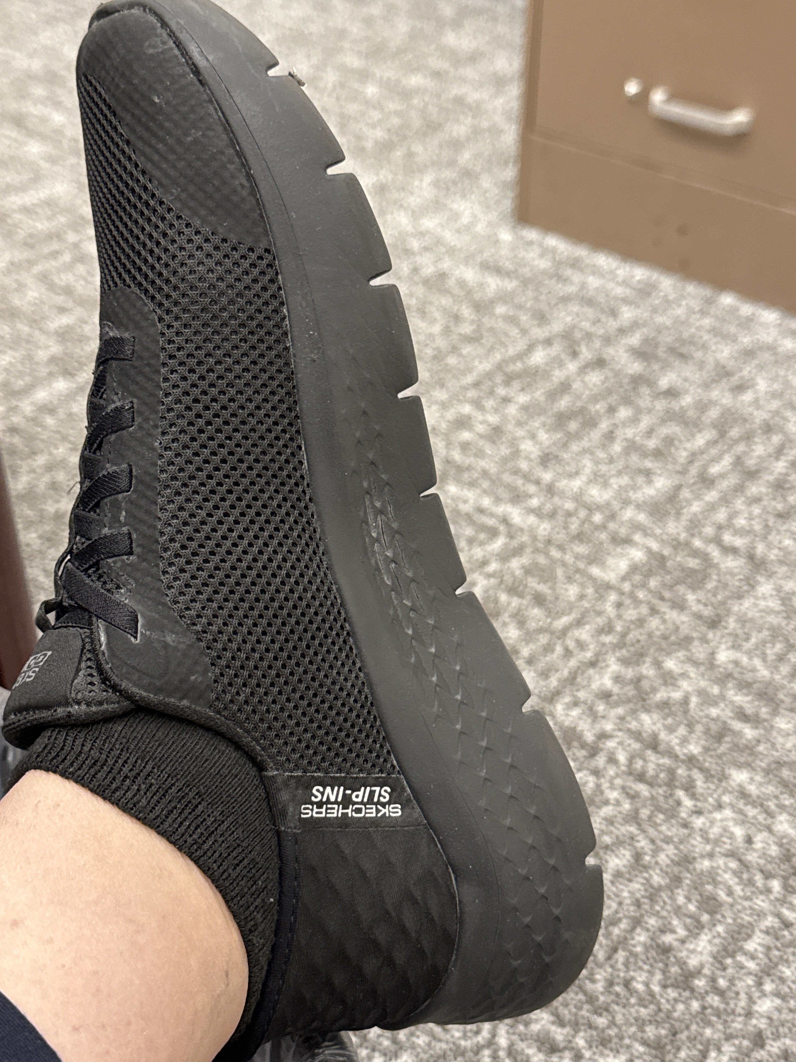 Misleading heel support, looks thick but inside is horrible hard
