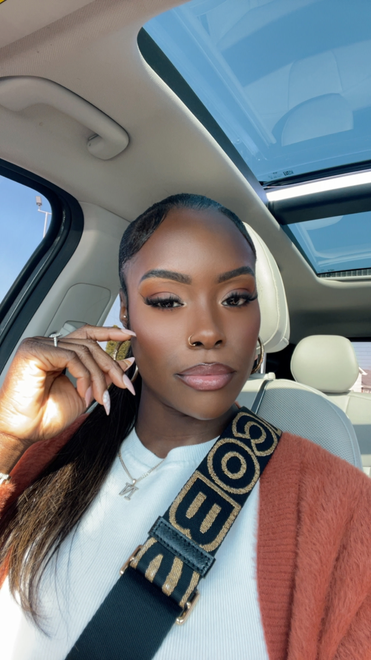 Bobbie Brown Serum & Face Base Moisturizer underneath my makeup 💄