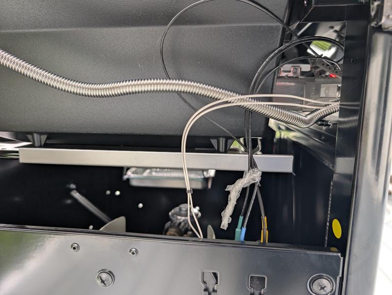 Exposed wires on E-315 GENESIS