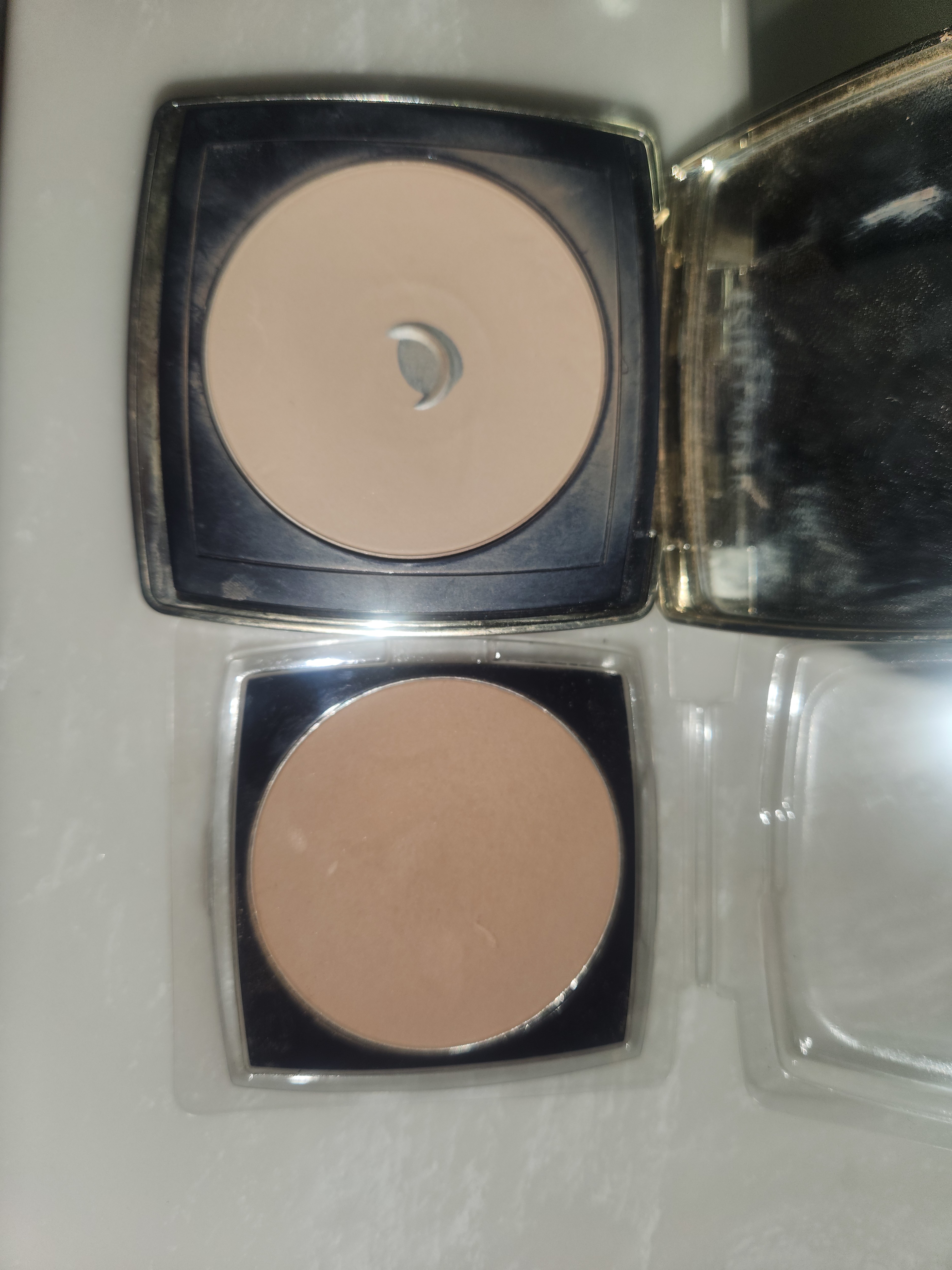 TWO COMPLETELY DIFFERENT COLORS