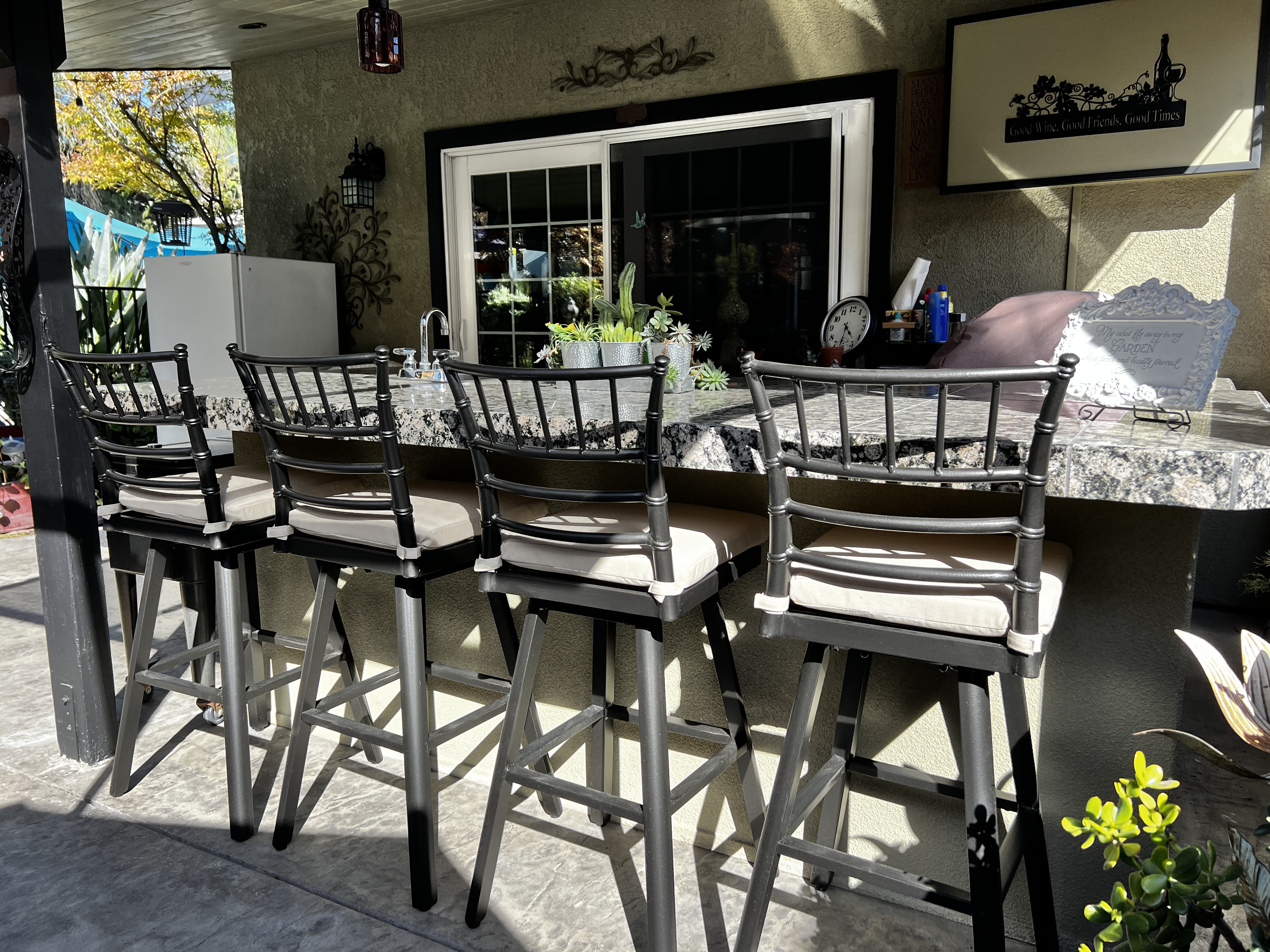 Four chairs fit comfortably under the countertop.