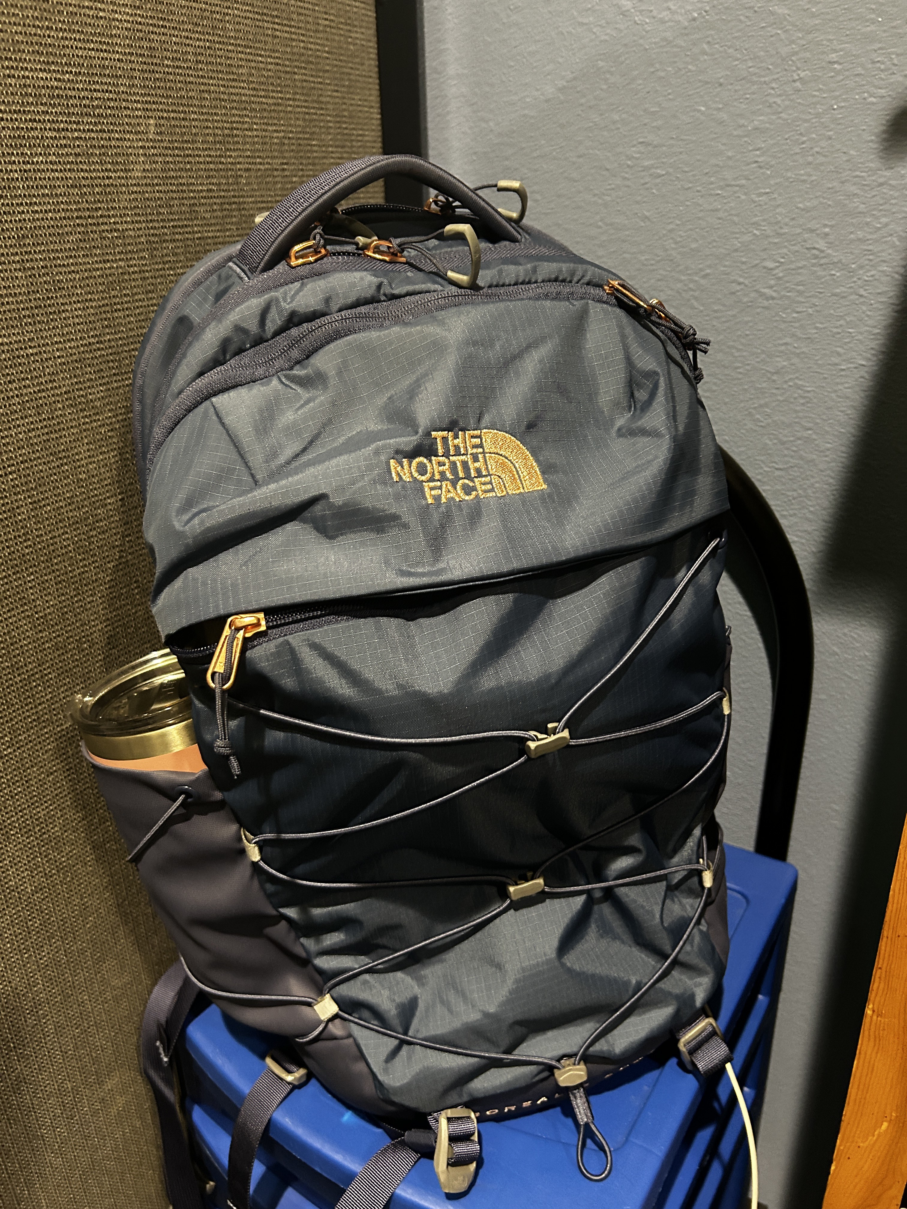 https www.ems.com the-north-face-pivoter-backpack c2 a0 19443100031.html The North Face Pivoter Backpack - Women's