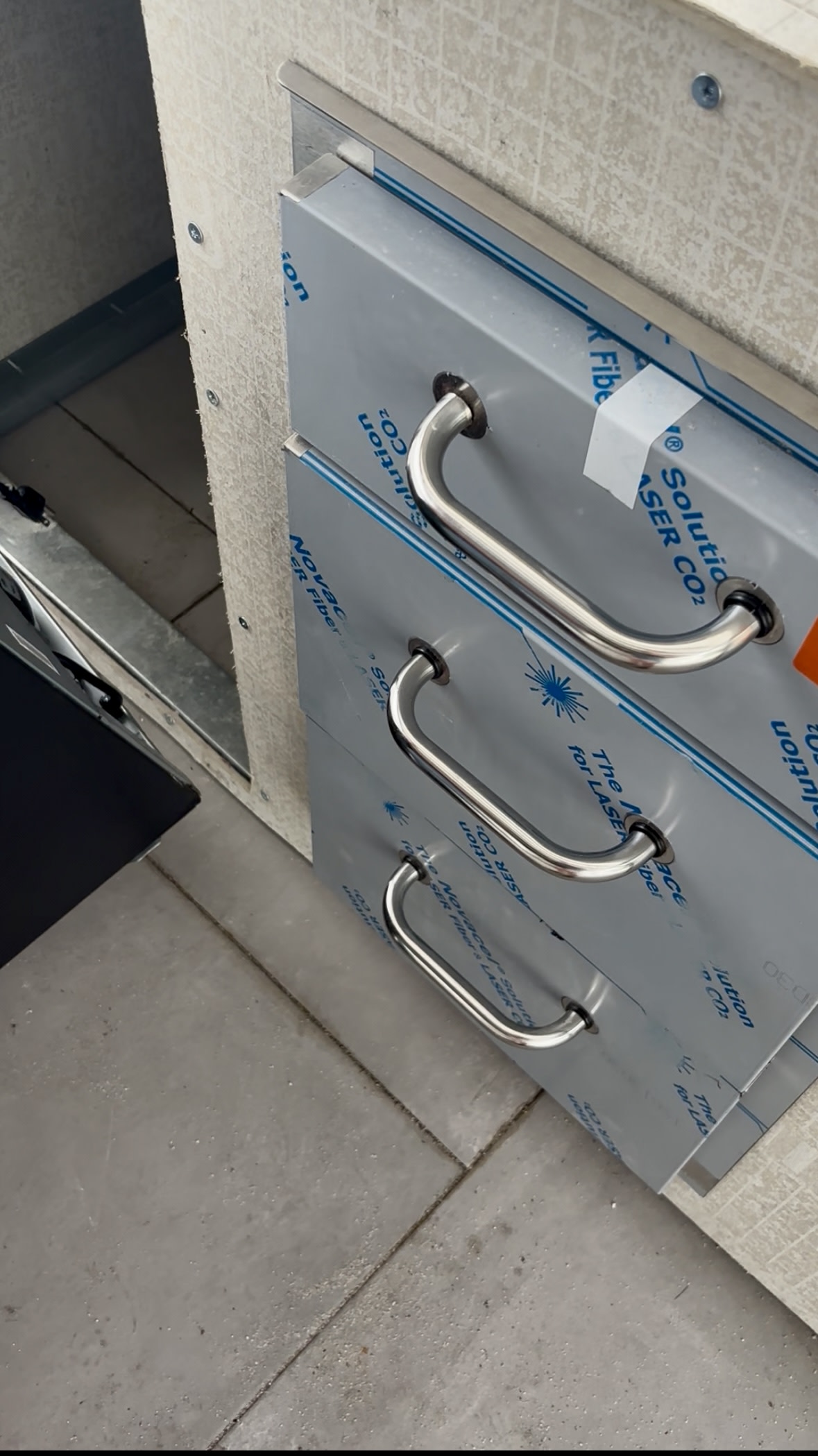 missing rubber seal top handle