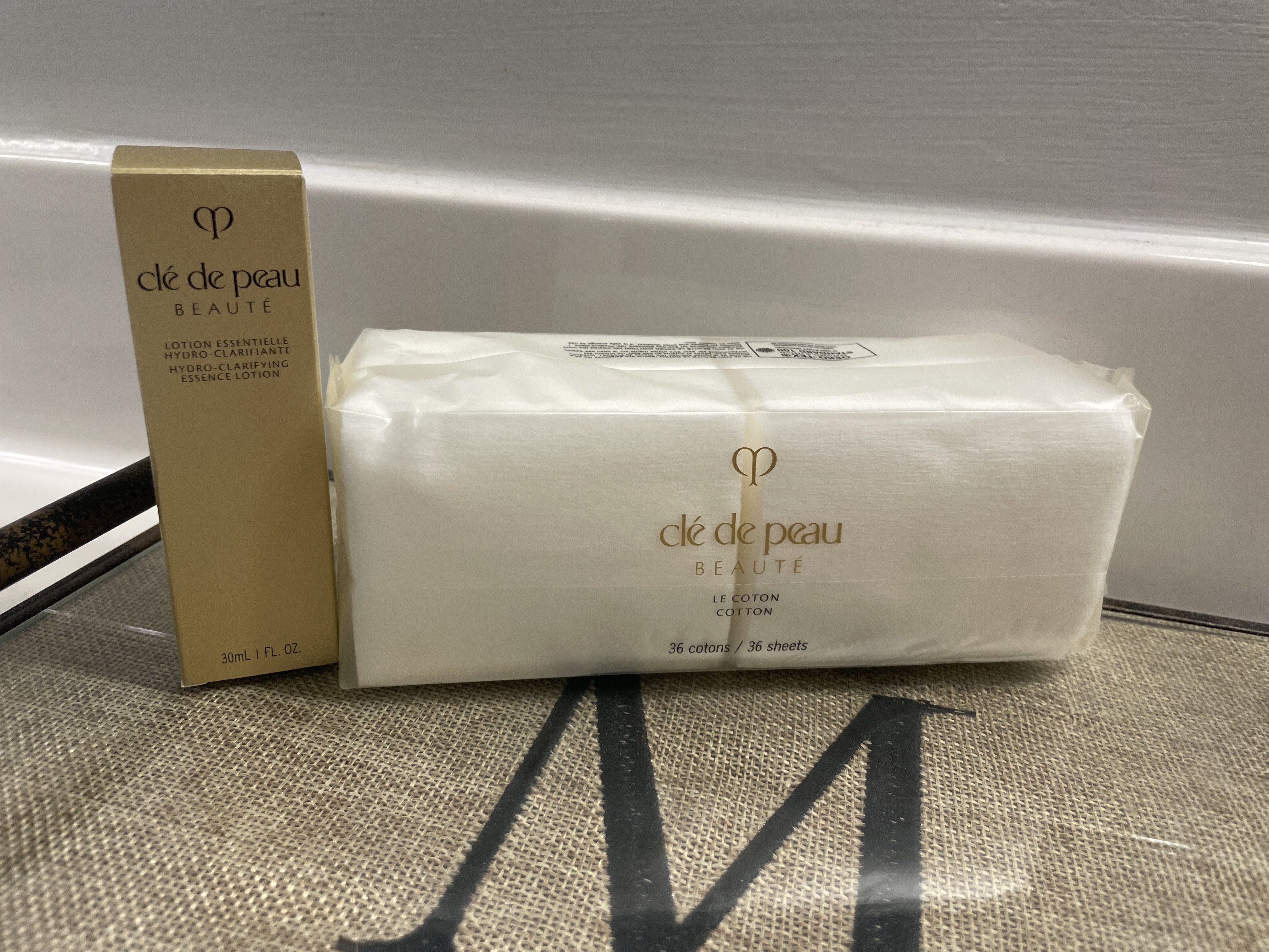 The included cotton pads provide an elevated experience!