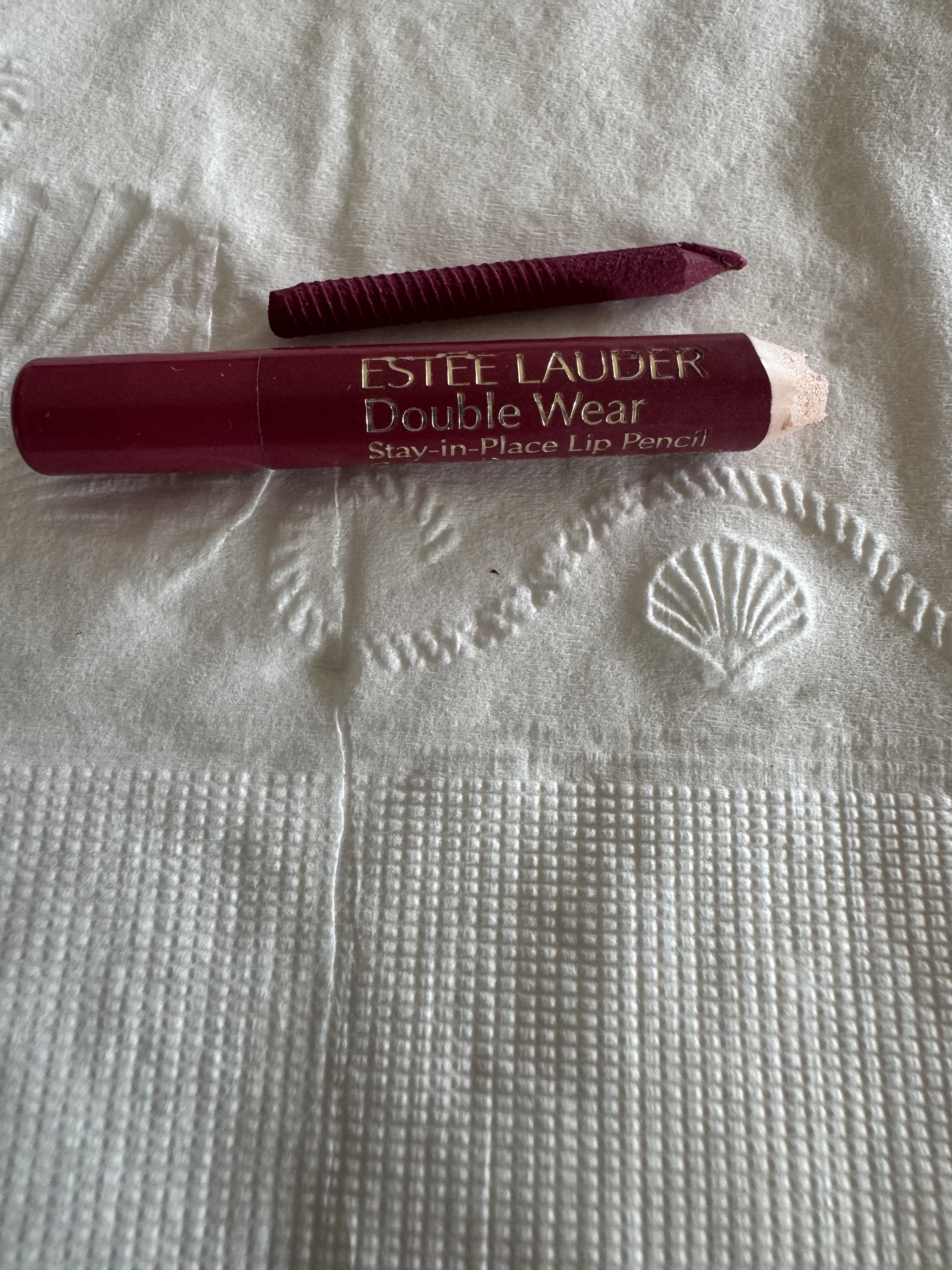 Entire piece of color lead came out