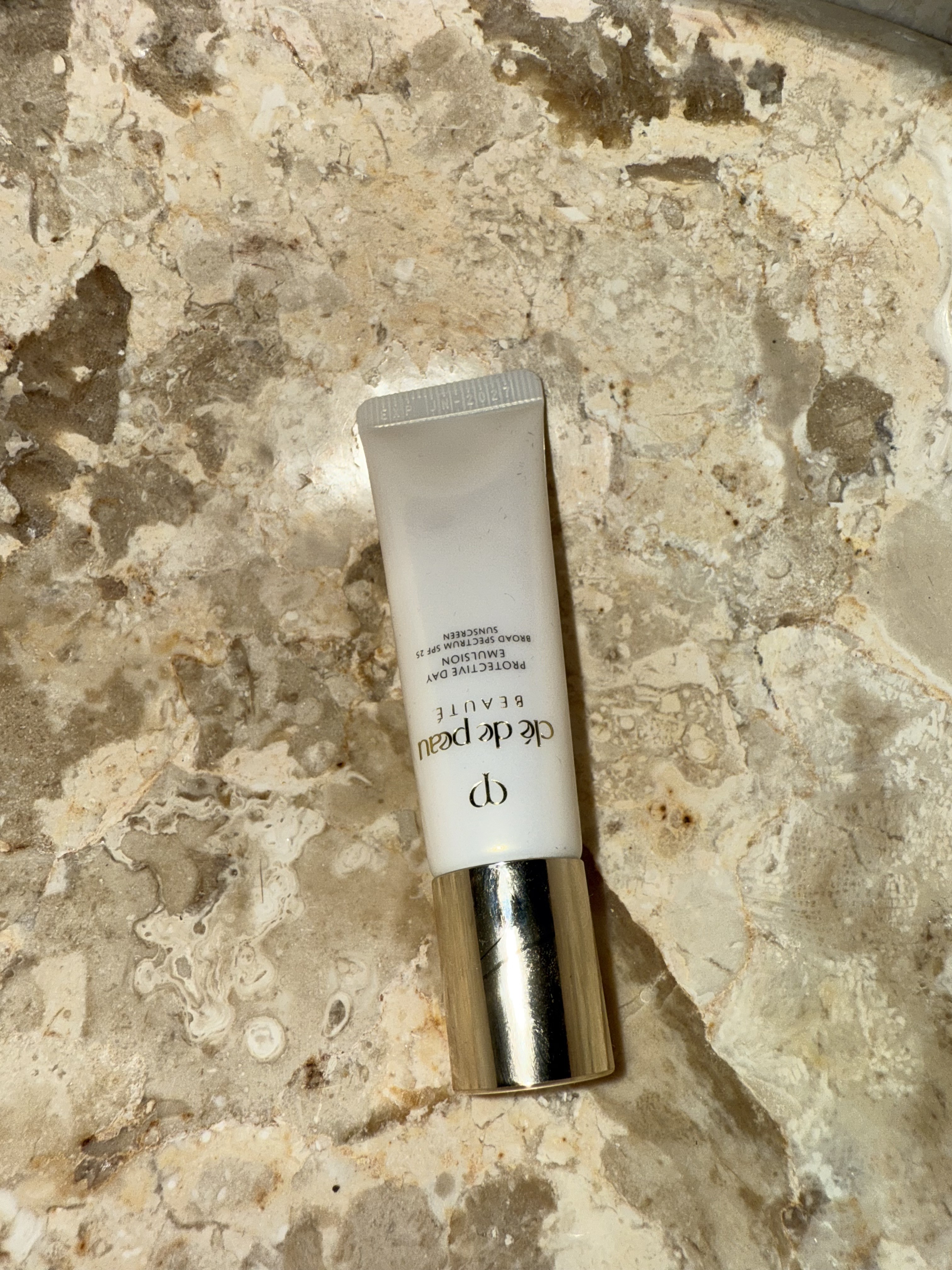 Clé de Peau Beauté Protective Day Emulsion | Bloomingdale's Beauty