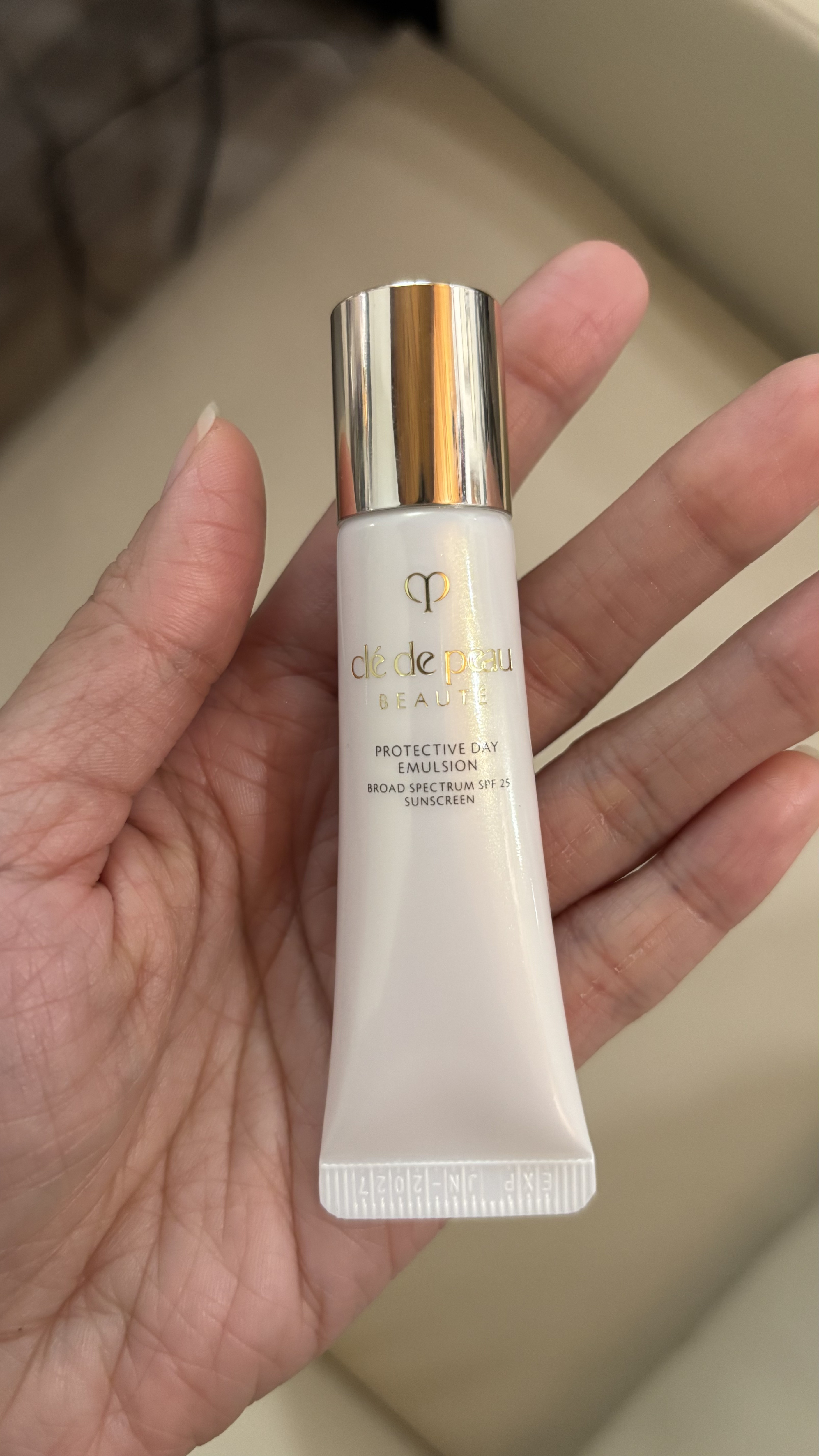 Clé de Peau Beauté Protective Day Emulsion | Bloomingdale's Beauty
