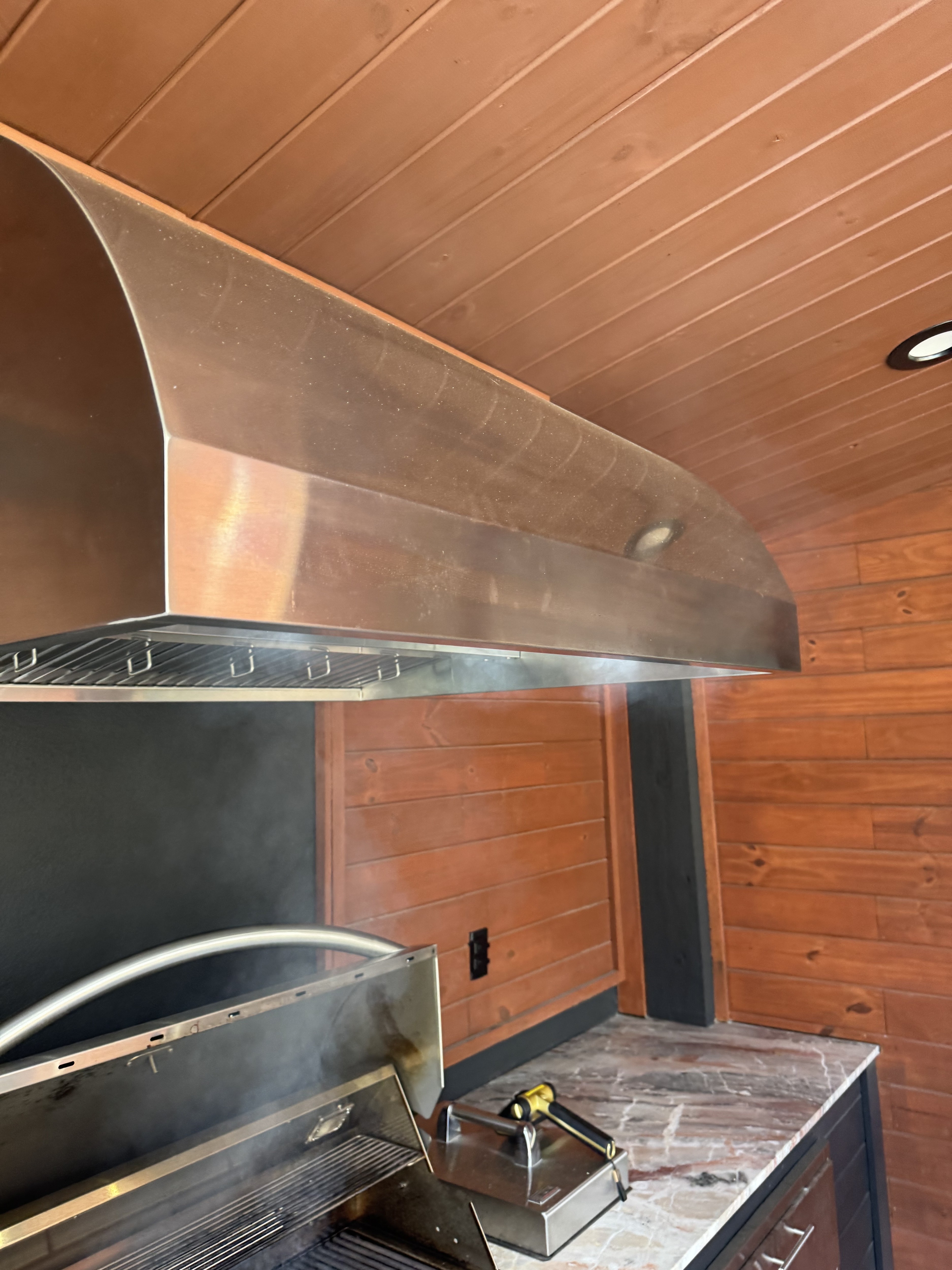 Barely takes in smoke