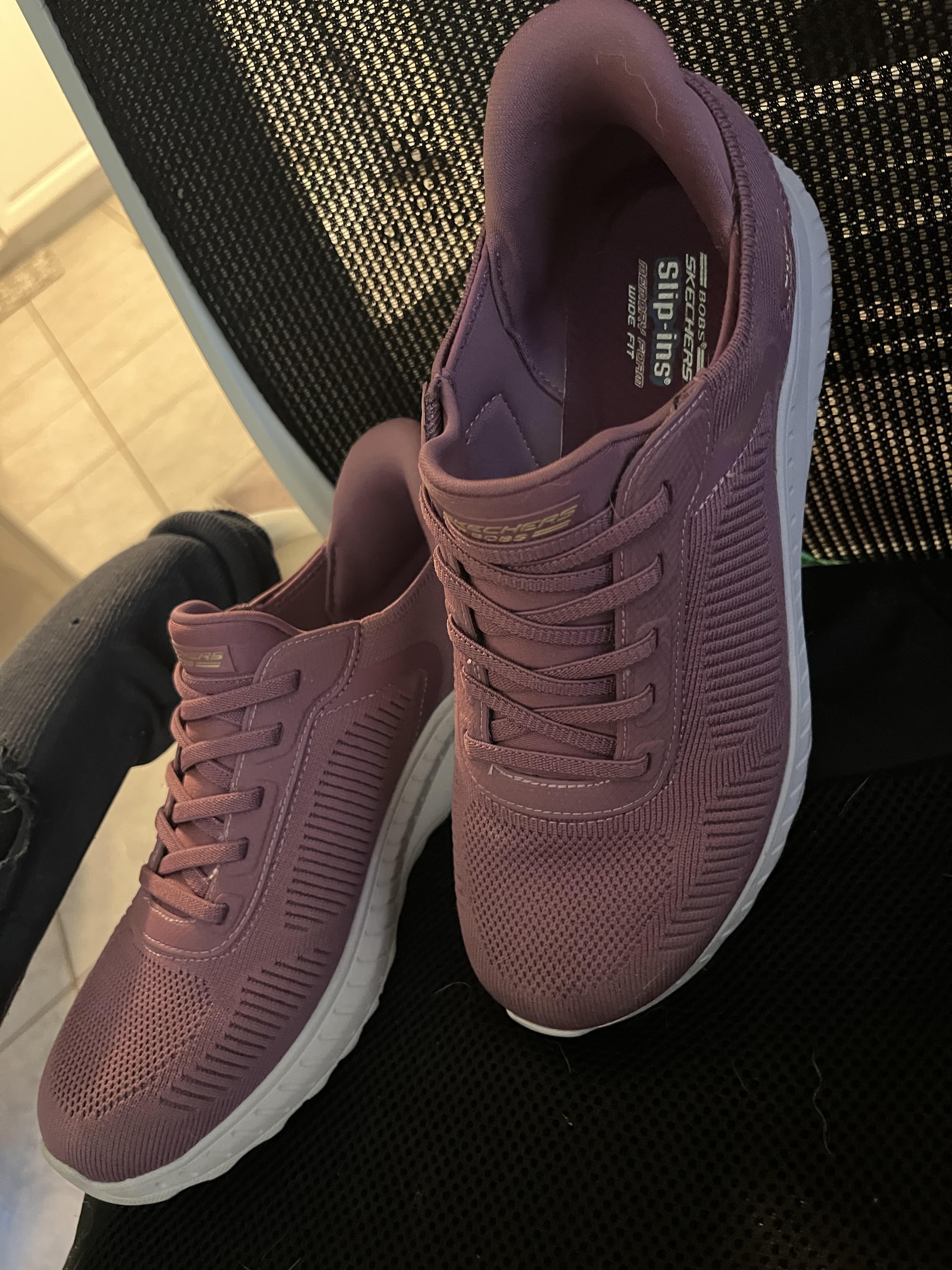 love the color and easy slip on feauture