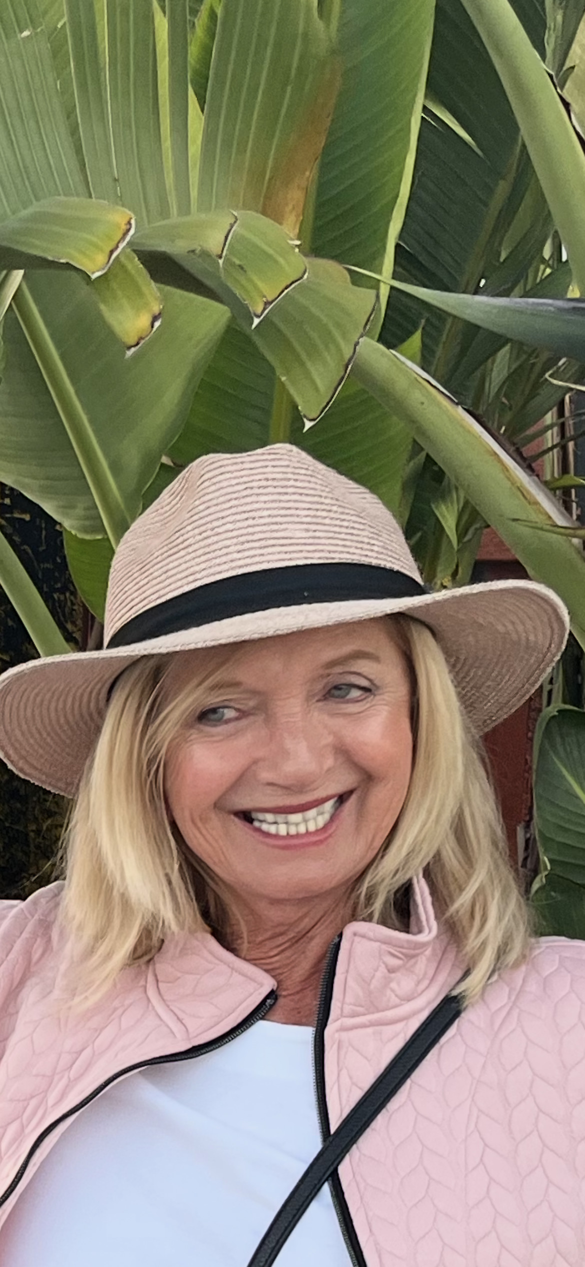 Good for my sensitive mature eyes…glides easily!