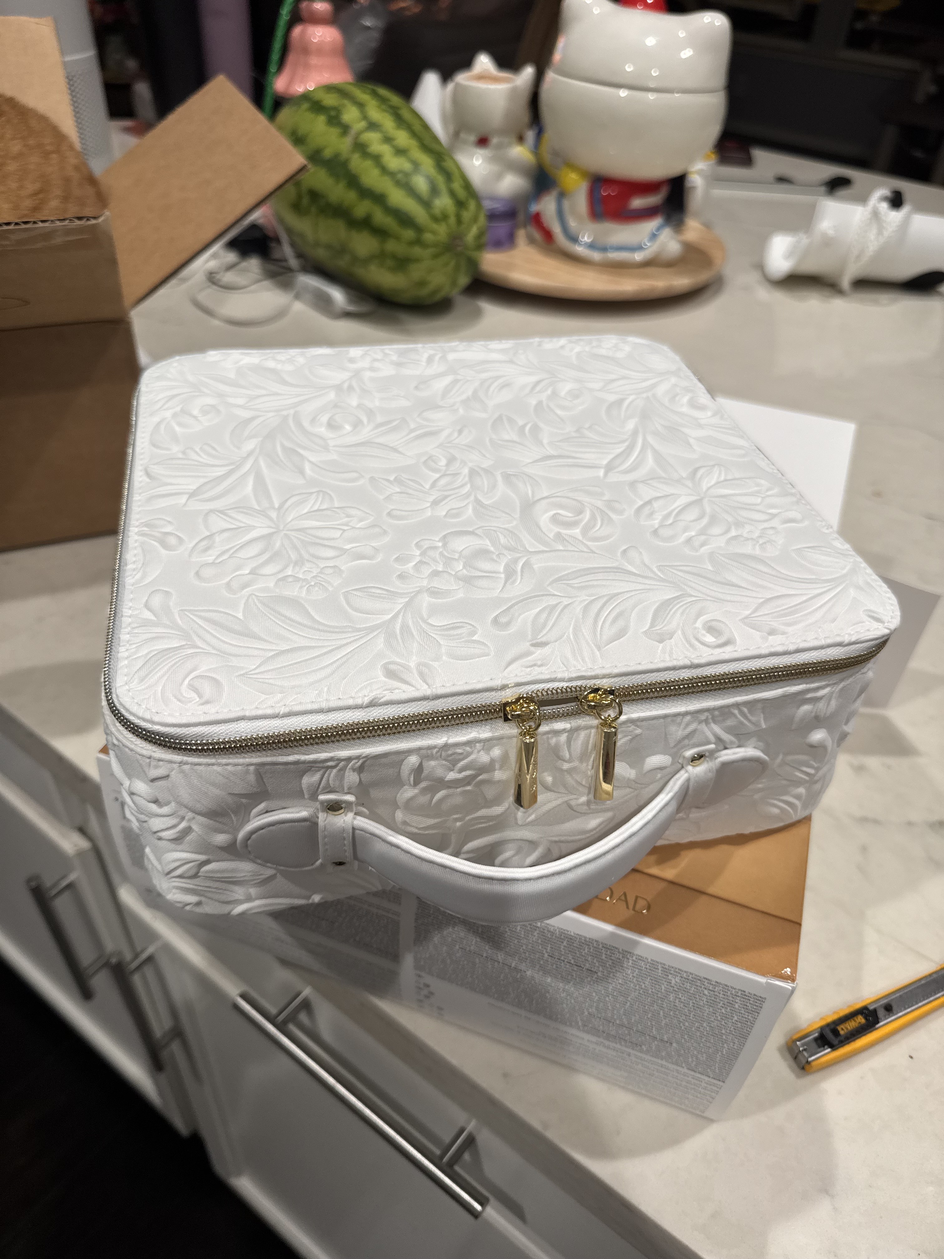 The carrying case is absolutely stunning.