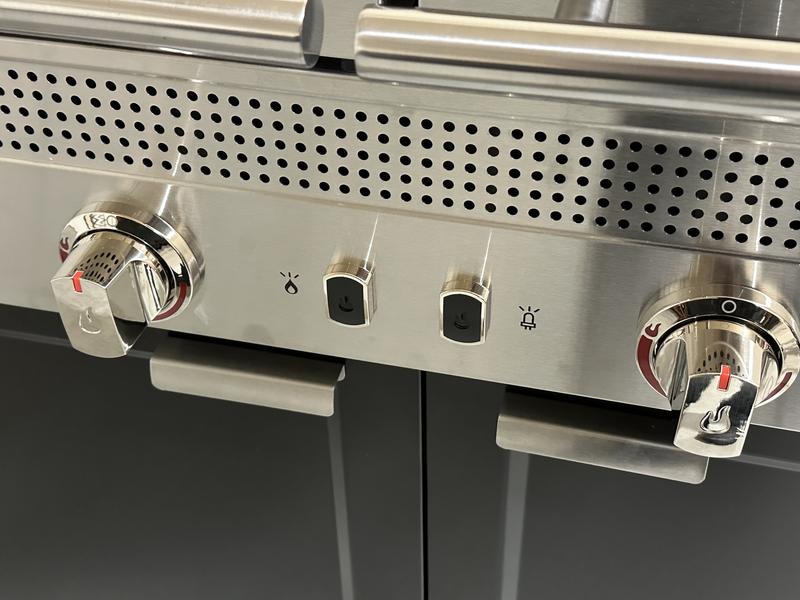 Simple and effective controls (ignition and LED buttons)