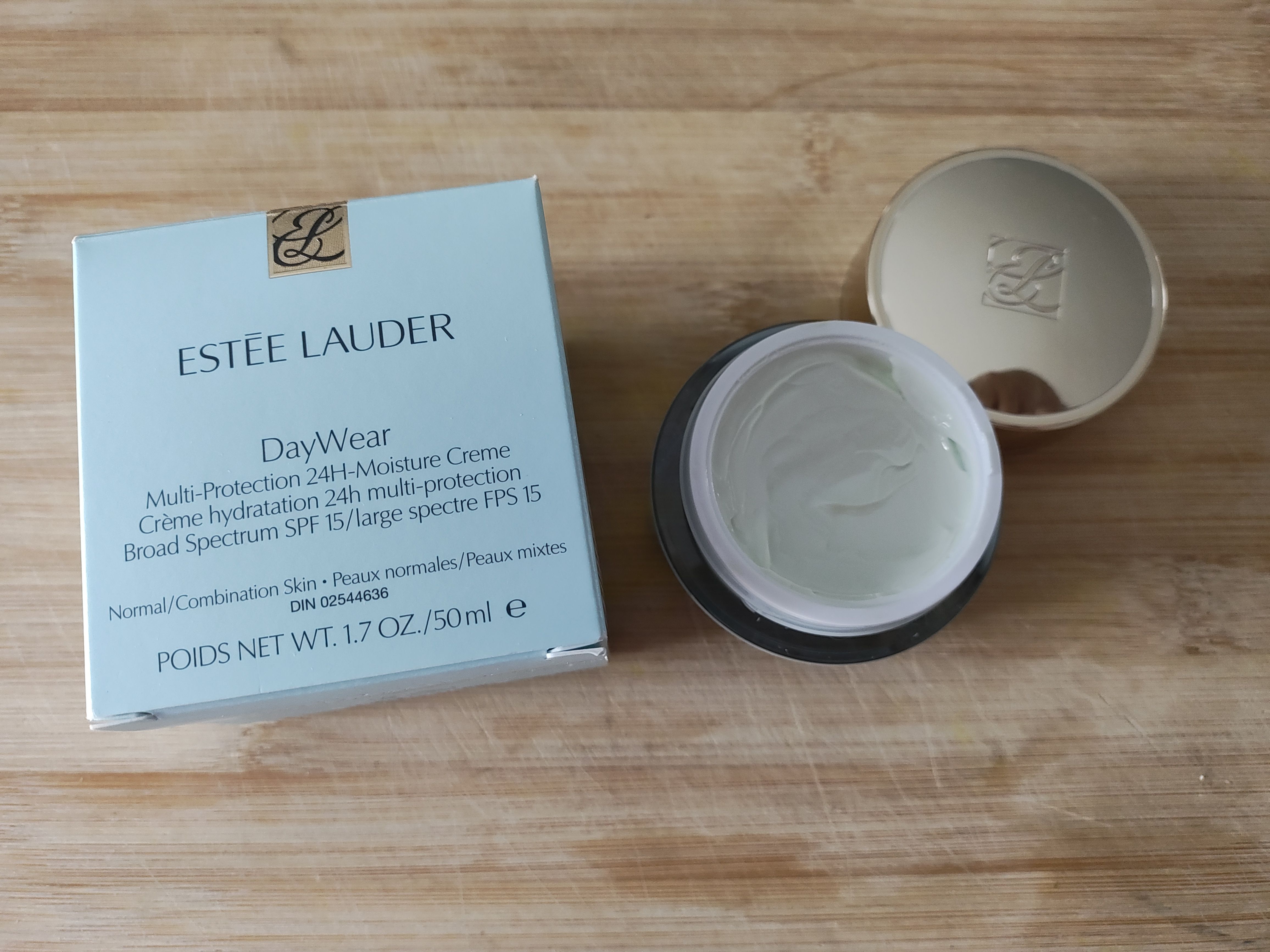 The box and container with how the moisturizer looksmoisturizer looks